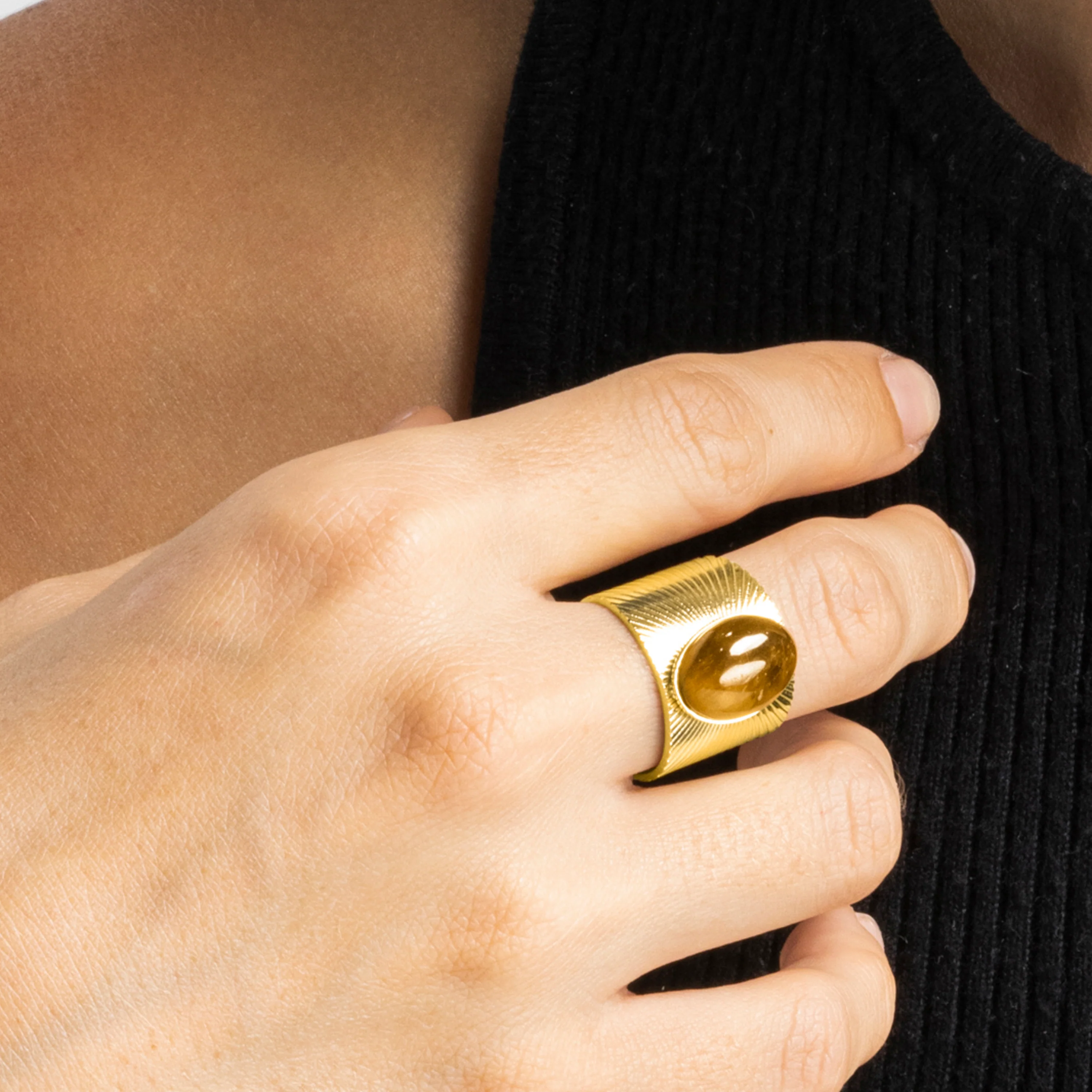 Anillo con Ojo de Tigre acabado oro 18k - Anleh - Image 3