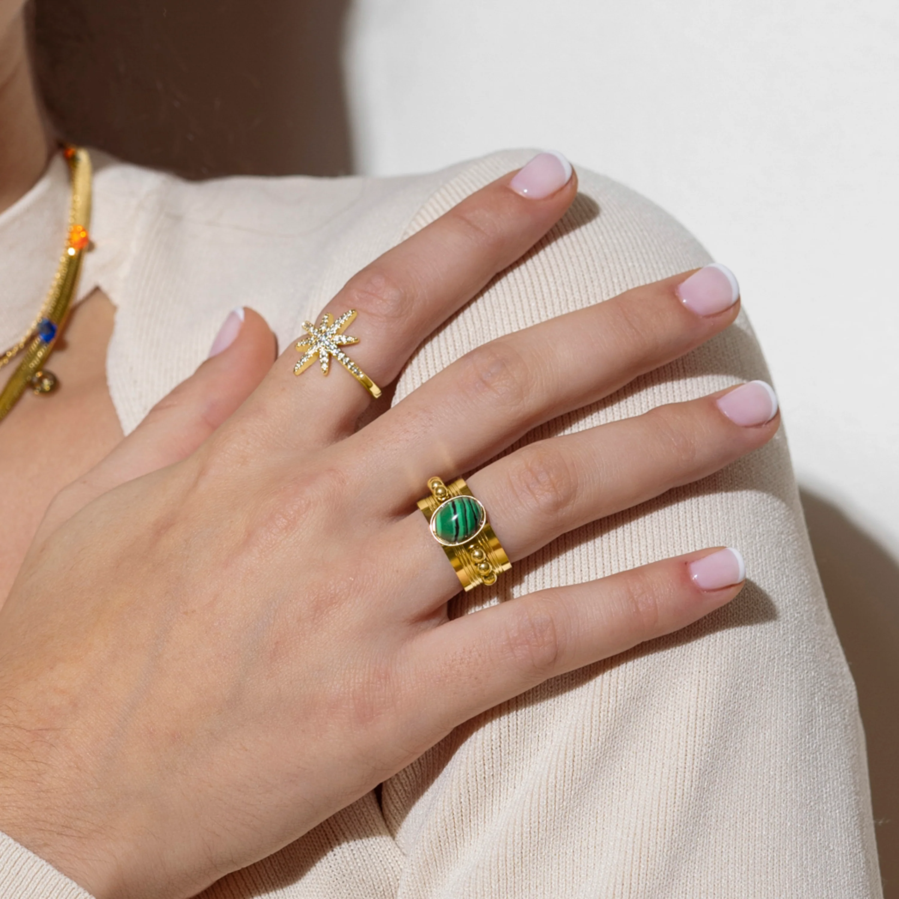 Anillo de Malaquita acabado en oro amarillo 18K- Dadao - Image 3