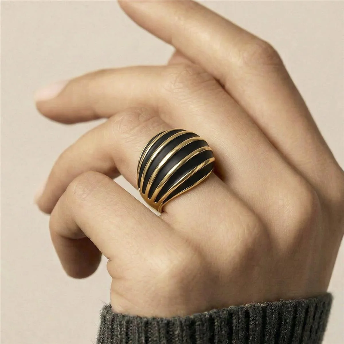 Anillo de Lacado Negro acabado en oro amarillo de 18k - Belin - Image 4