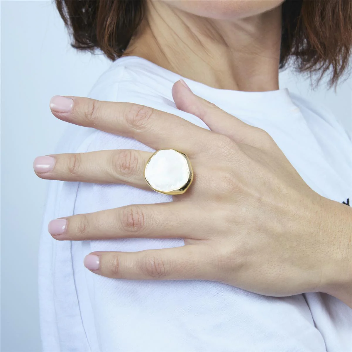 Anillo de Madreperla Blanca acabado en oro amarillo de 18k - Riub - Image 4
