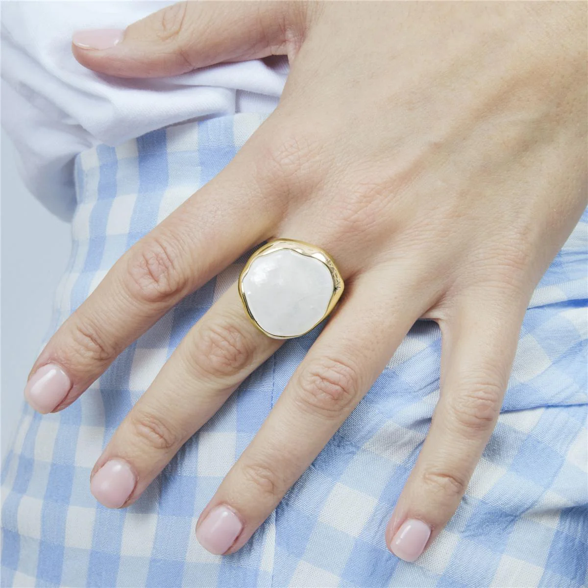 Anillo de Madreperla Blanca acabado en oro amarillo de 18k - Riub - Image 6