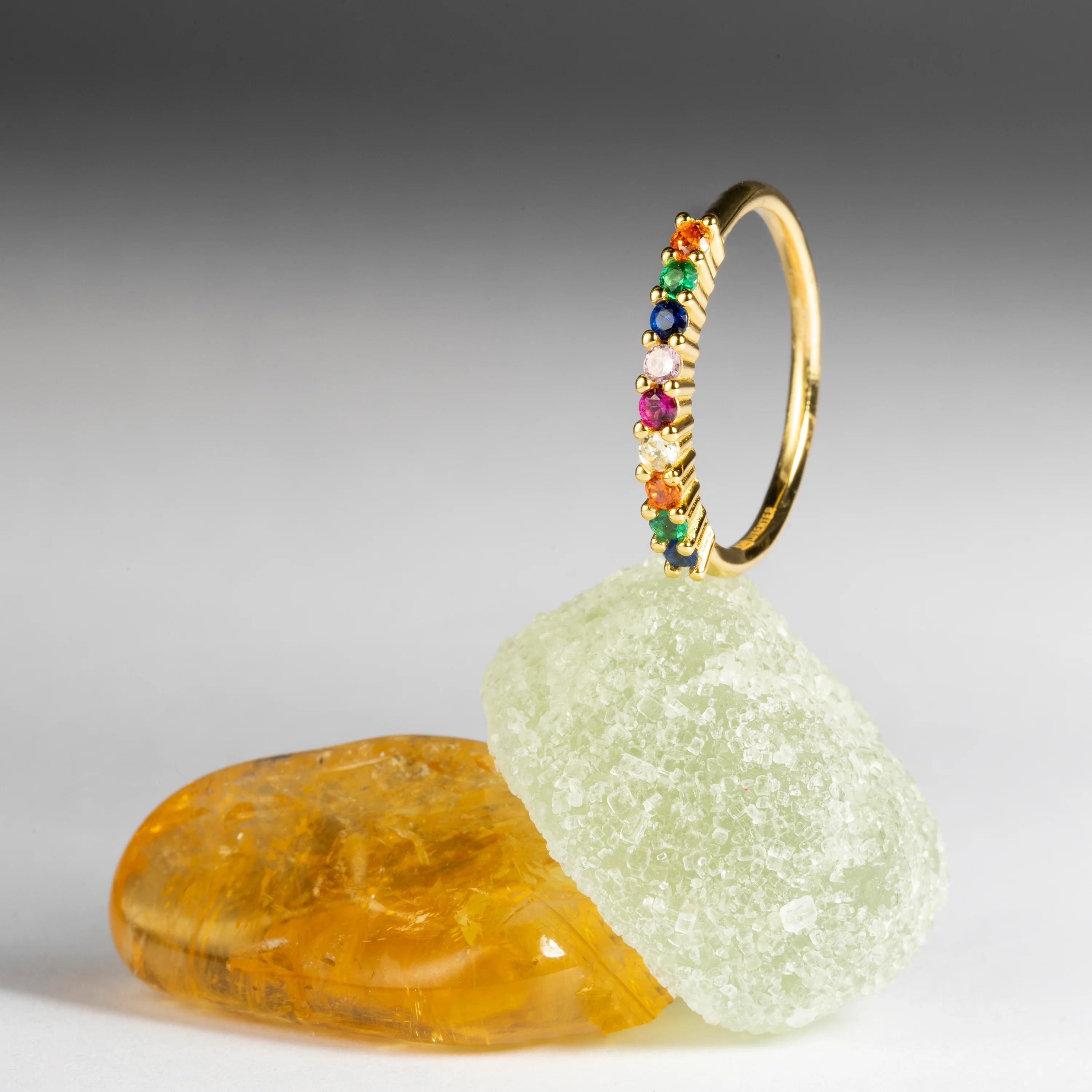 Anillo de Plata de Ley 925 con Circonita Multicolor acabado en oro amarillo 18K - Giloth - Image 3