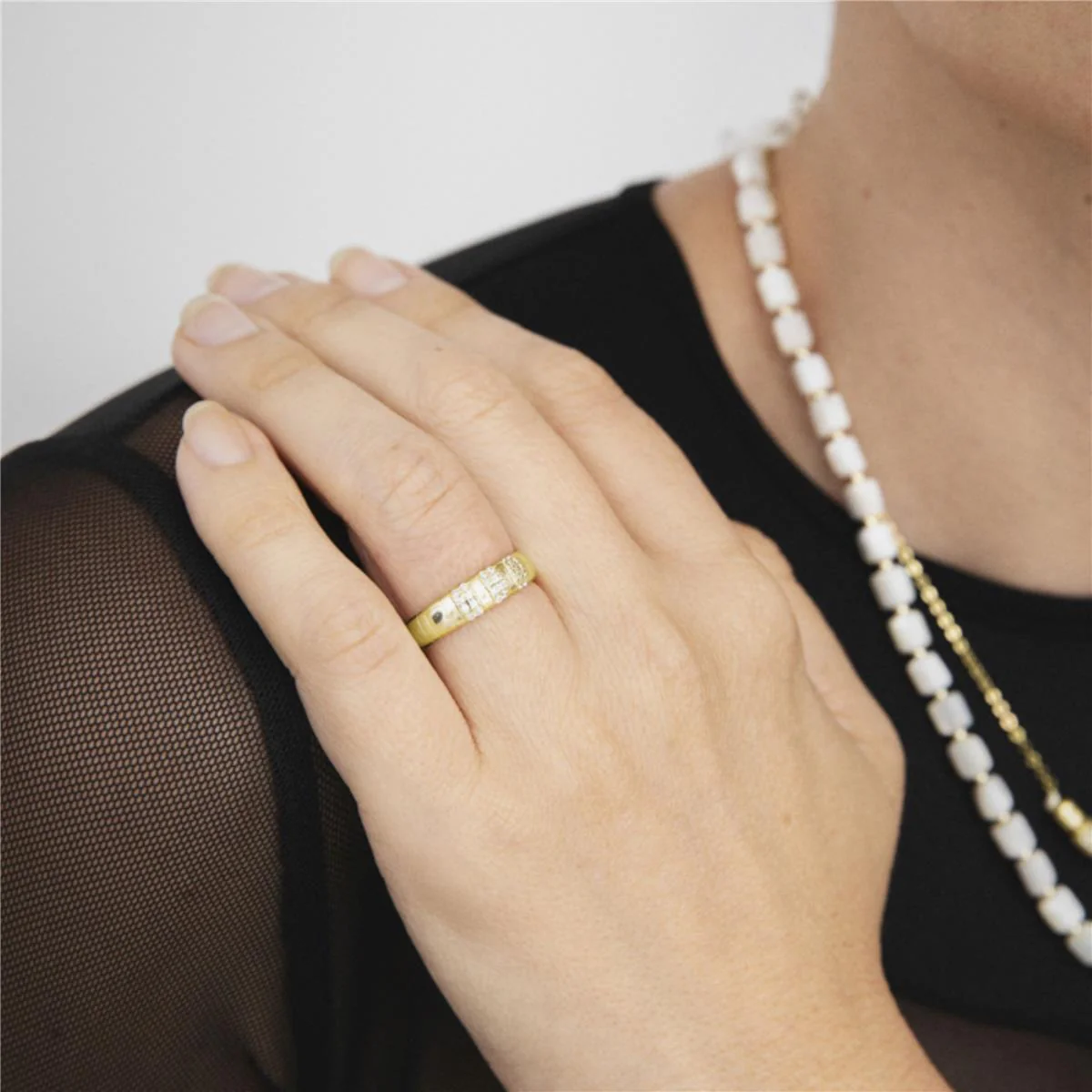 Anillo Jussa Hematite y Baño de Oro amarillo - Jussa GRIS - Image 2