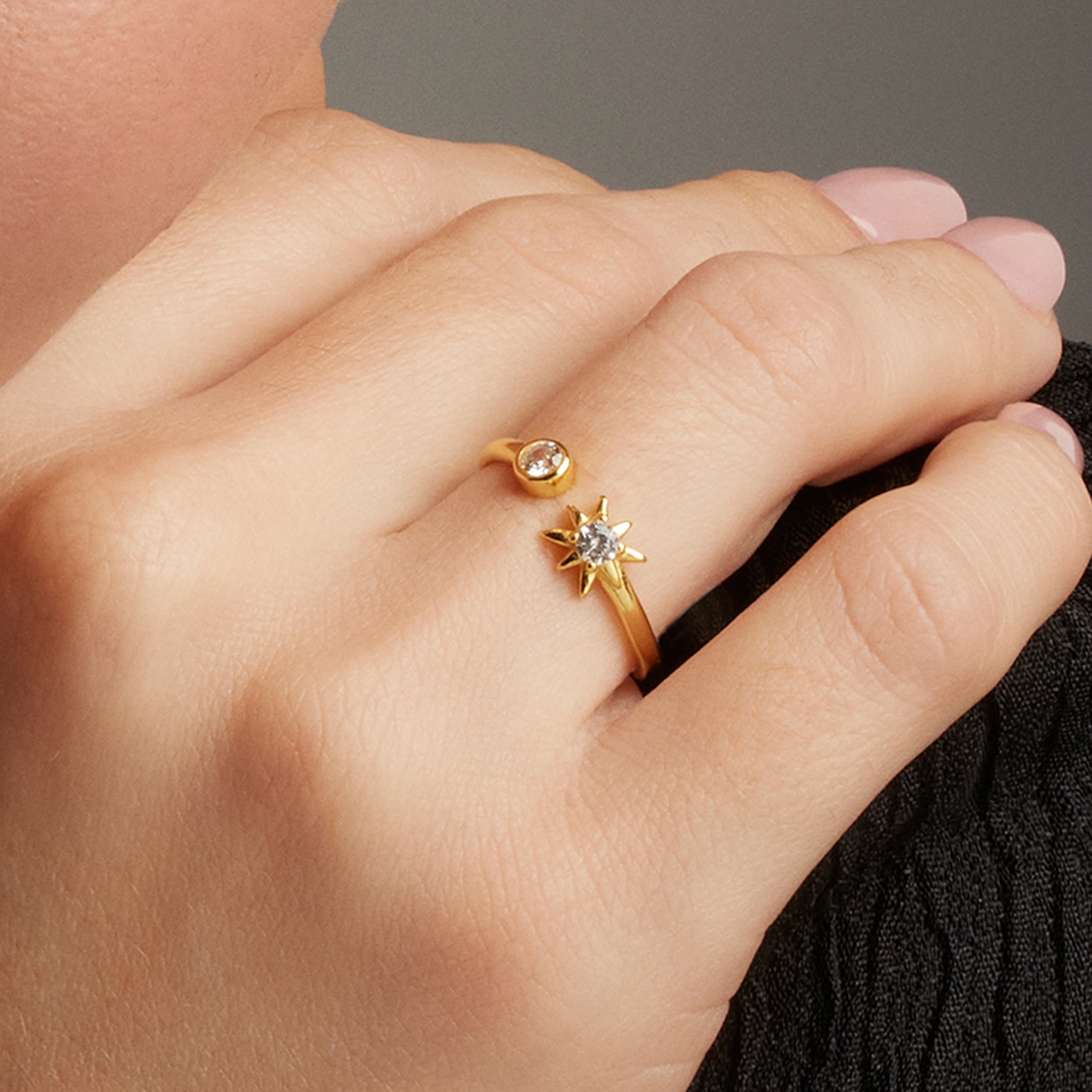 Anillo de Plata de Ley 925 con Circonita Brillante acabado en oro amarillo 18K - Lialt - Image 4
