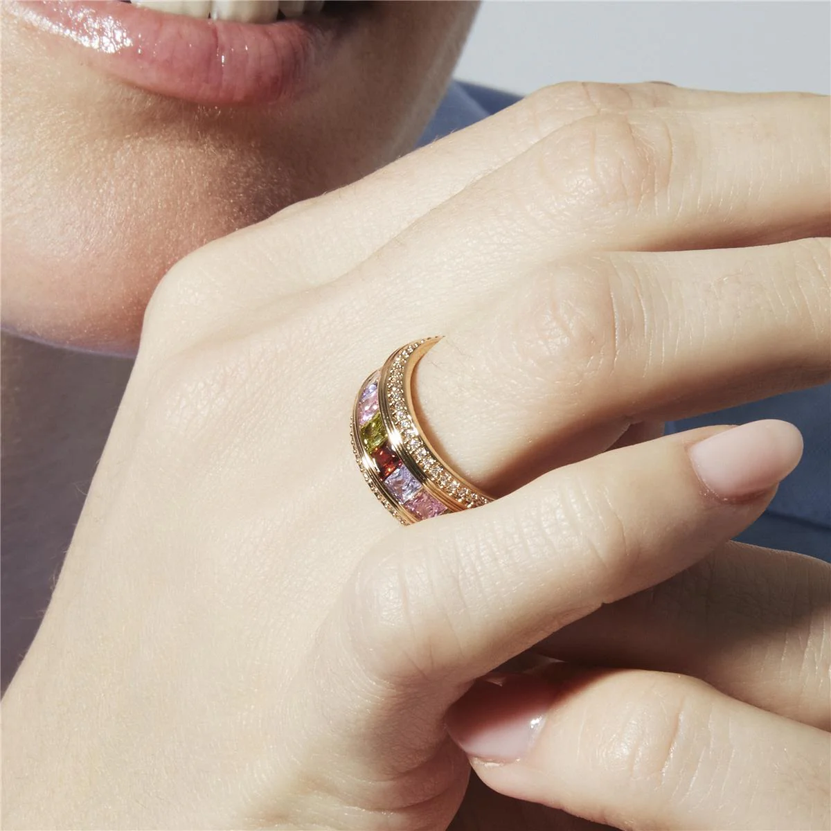 Anillo de Circonita Multicolor acabado en oro amarillo de 18k - Maia - Image 6