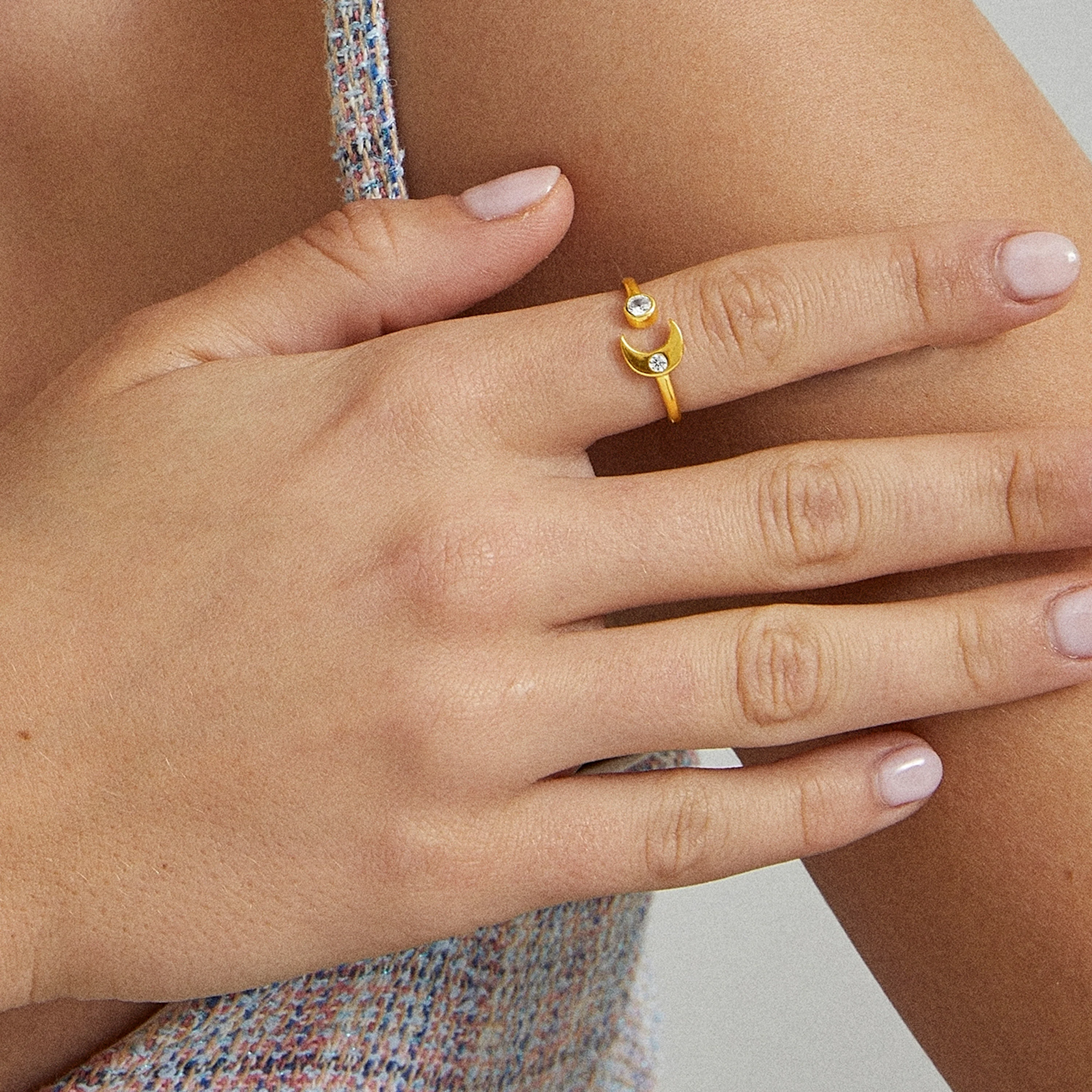 Anillo de Plata de Ley 925 con Circonita Brillante acabado en oro amarillo 18K - Nara - Image 3