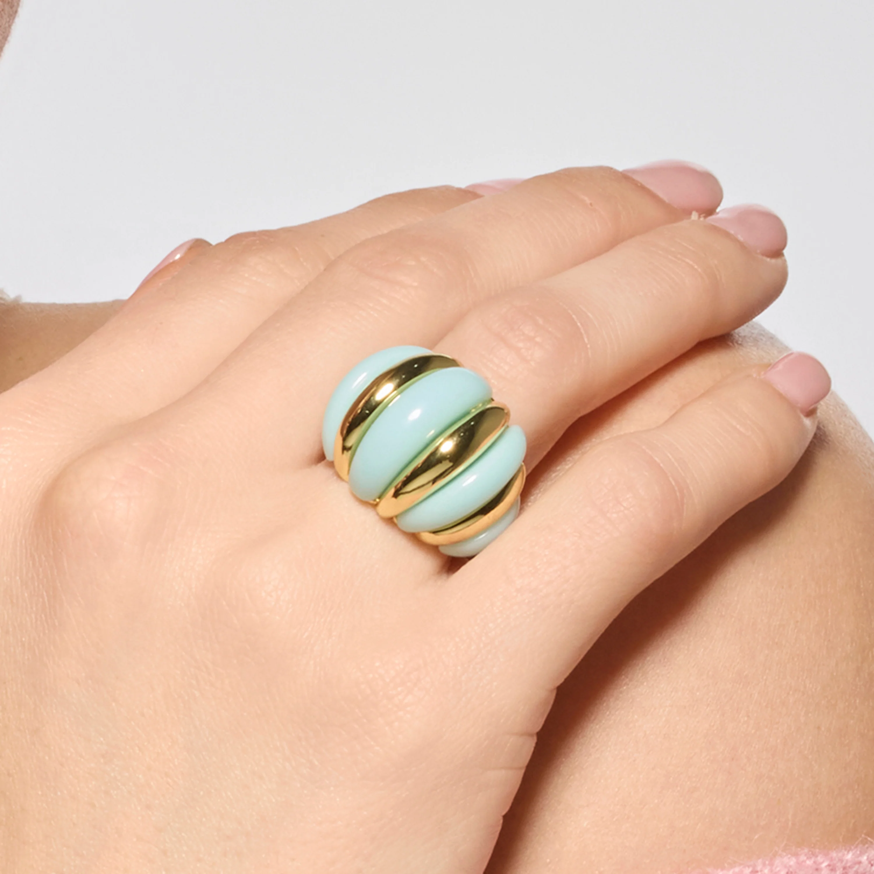 Anillo Rawil de Resina Azul acabado oro amarillo de 18k - Image 4