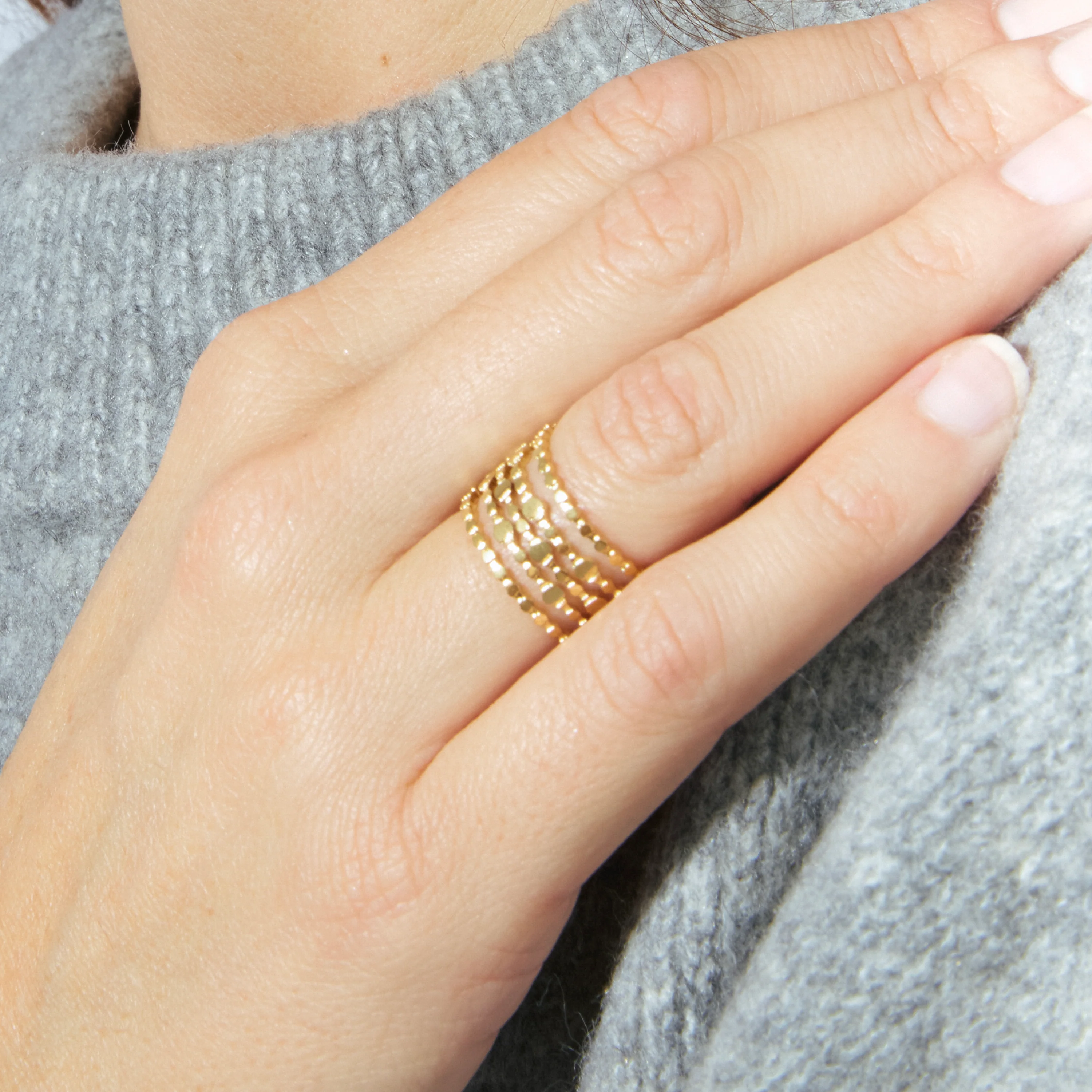 Anillo acabado en oro amarillo 18K - Zaie - Image 3