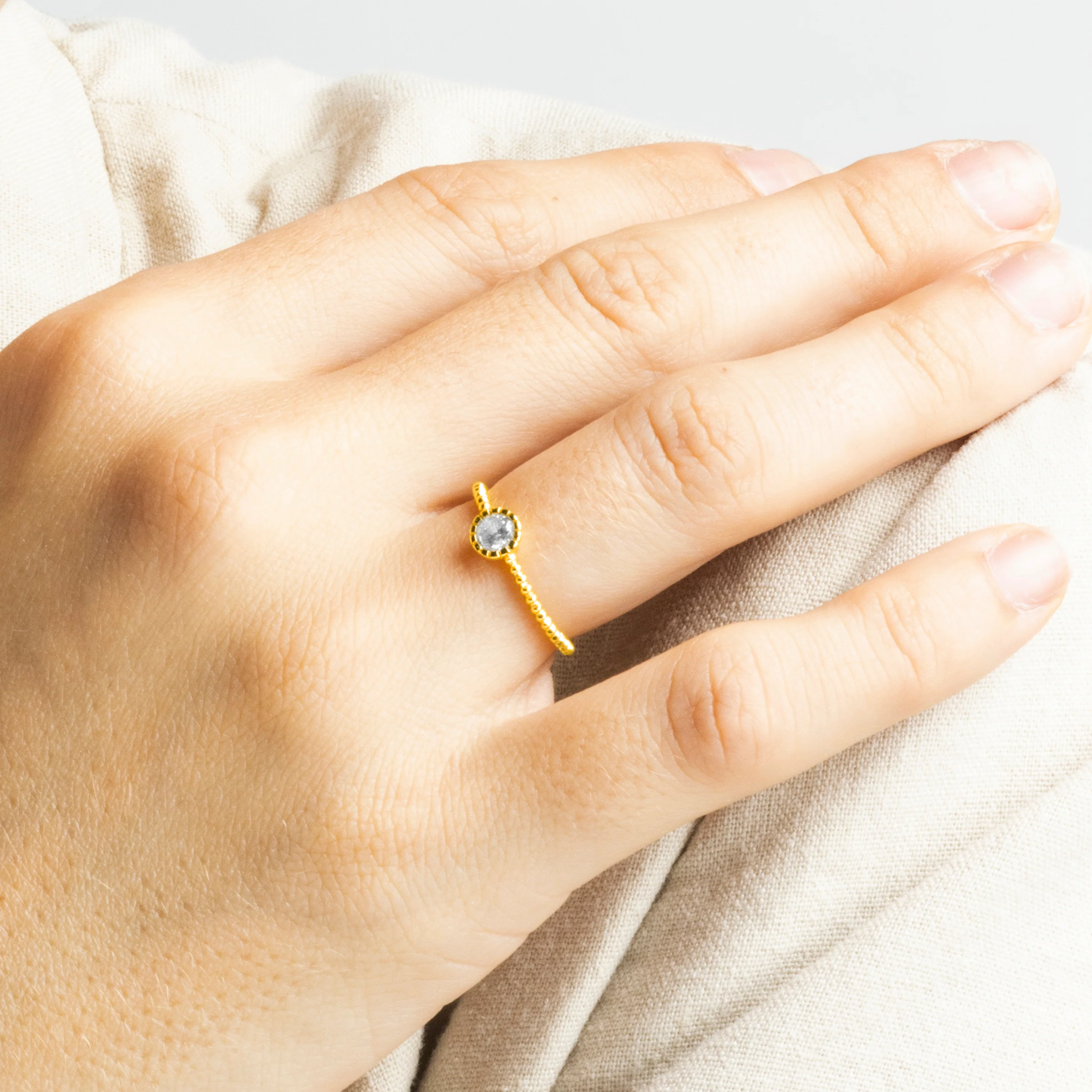 Anillo de Plata de Ley 925 con Circonita Brillante acabado en oro amarillo de 18K - Naadim - Image 3