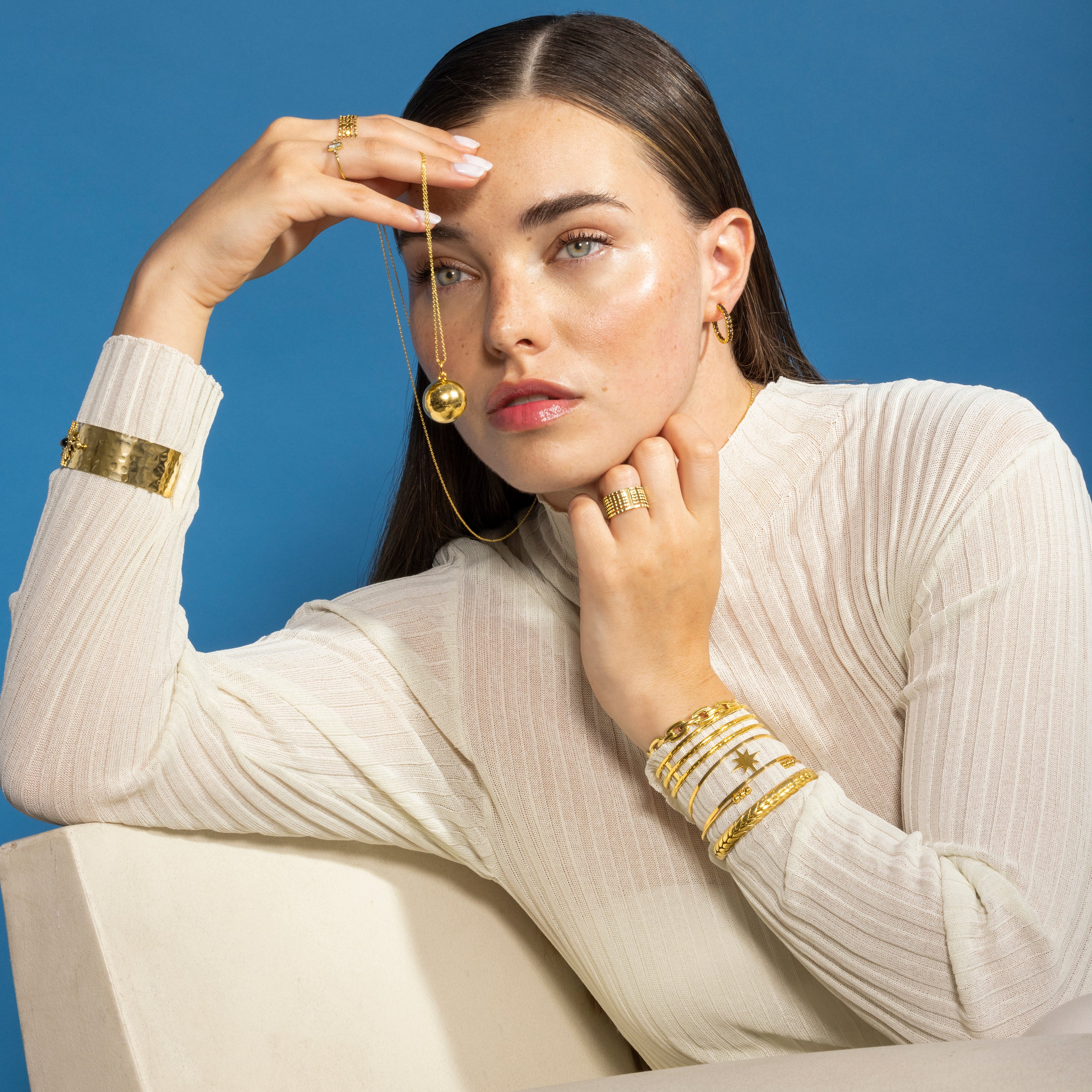 Anillo acabado en oro amarillo de 18K - Sayri - Image 4
