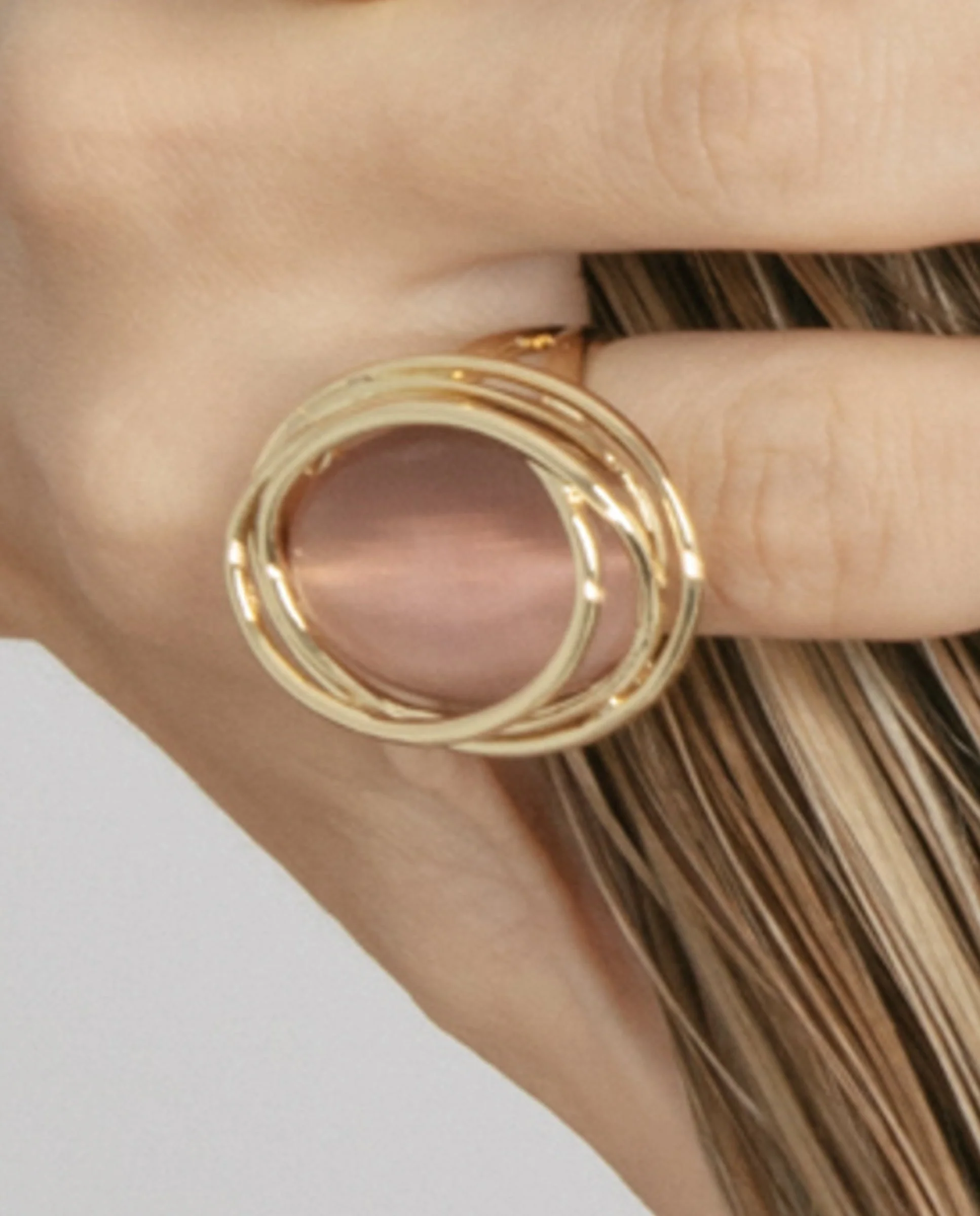 Anillo de Ojo de Gato Marron acabado en oro amarillo de 18k - Tijahu - Image 2