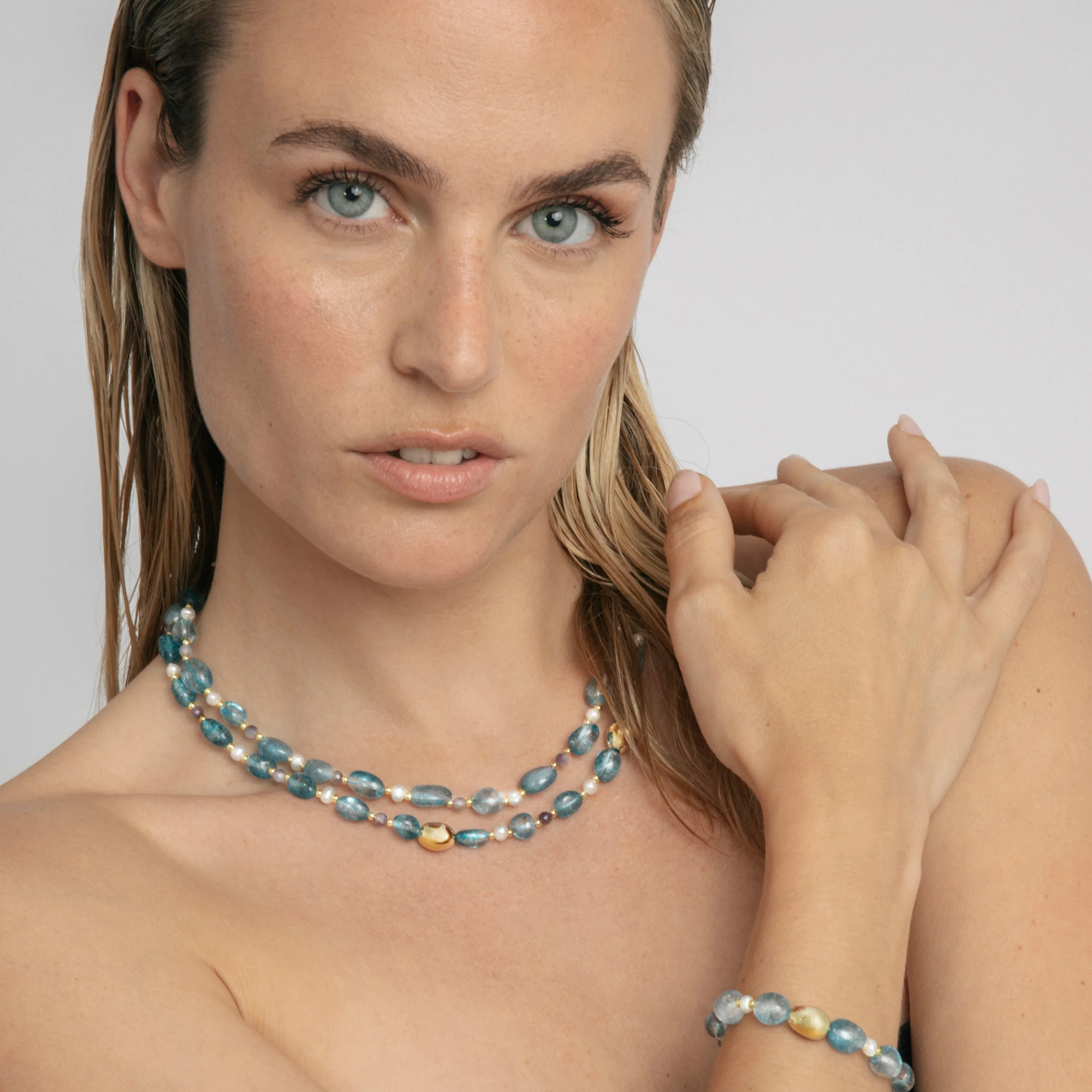 Collar de Plata de Ley 925 y Cristal Azul acabado en oro amarillo 18k - Aswudi - Image 5