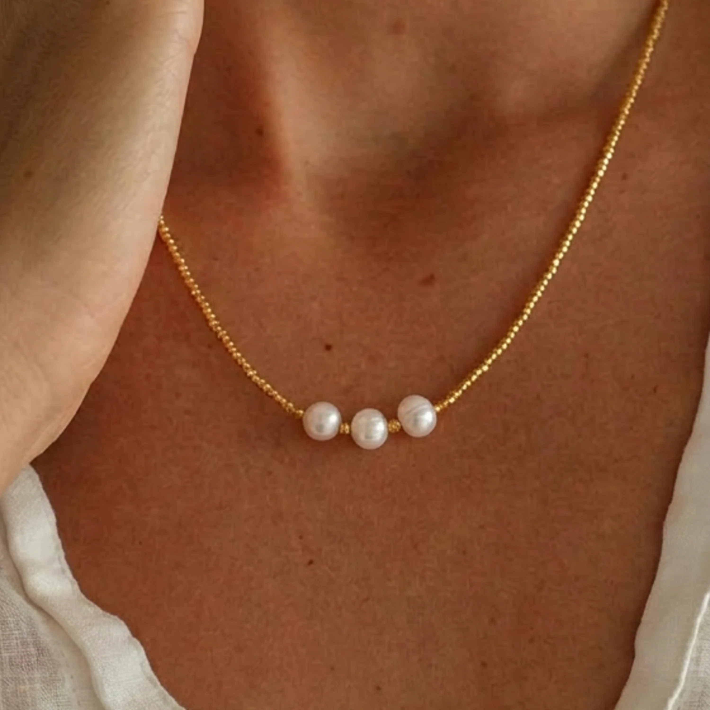 Collar de Plata de Ley 925 y Perla Blanca acabado en oro amarillo de 18k - Oschu - Image 6