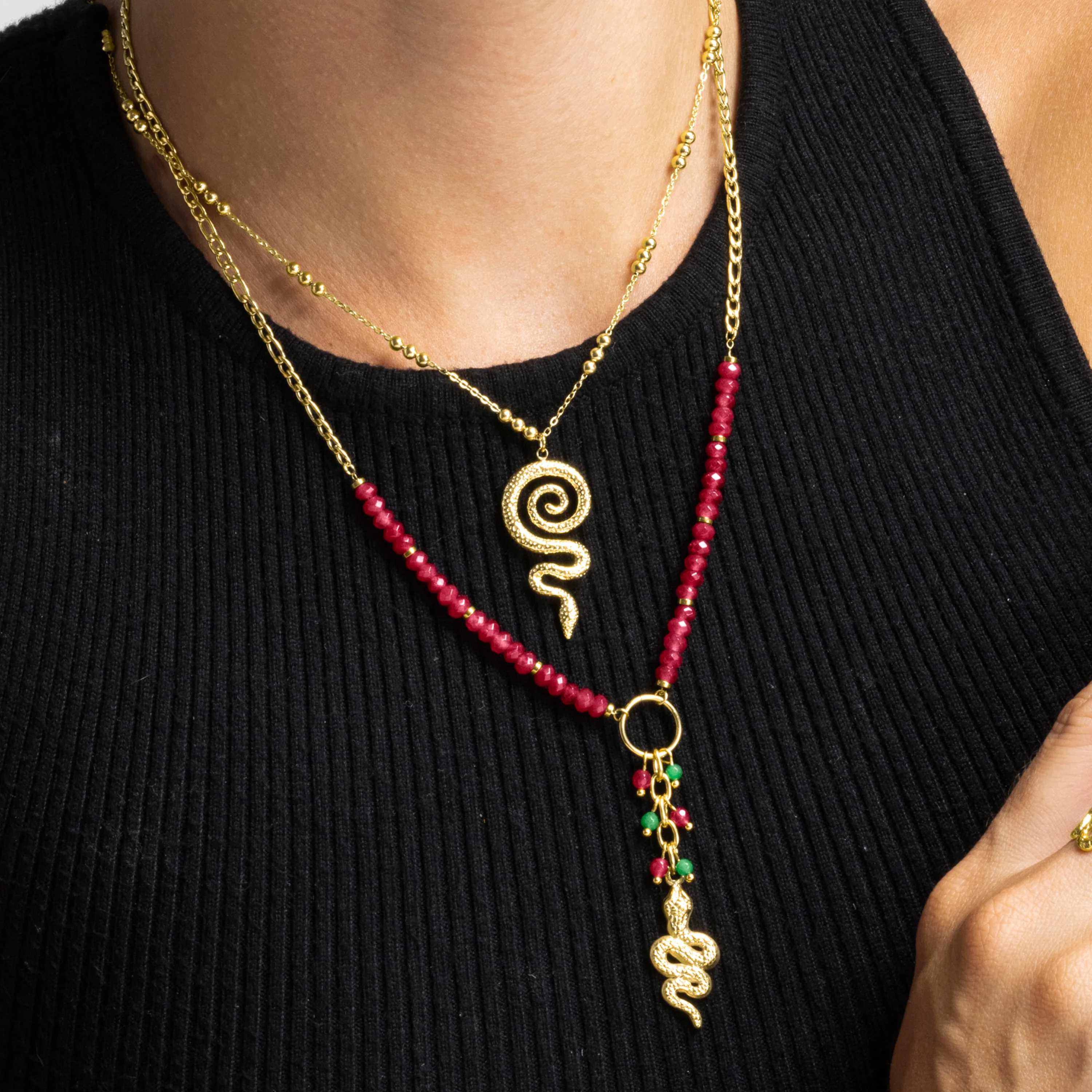 Collar con Cristal Rojo acabado oro 18k - Edrak - Image 3