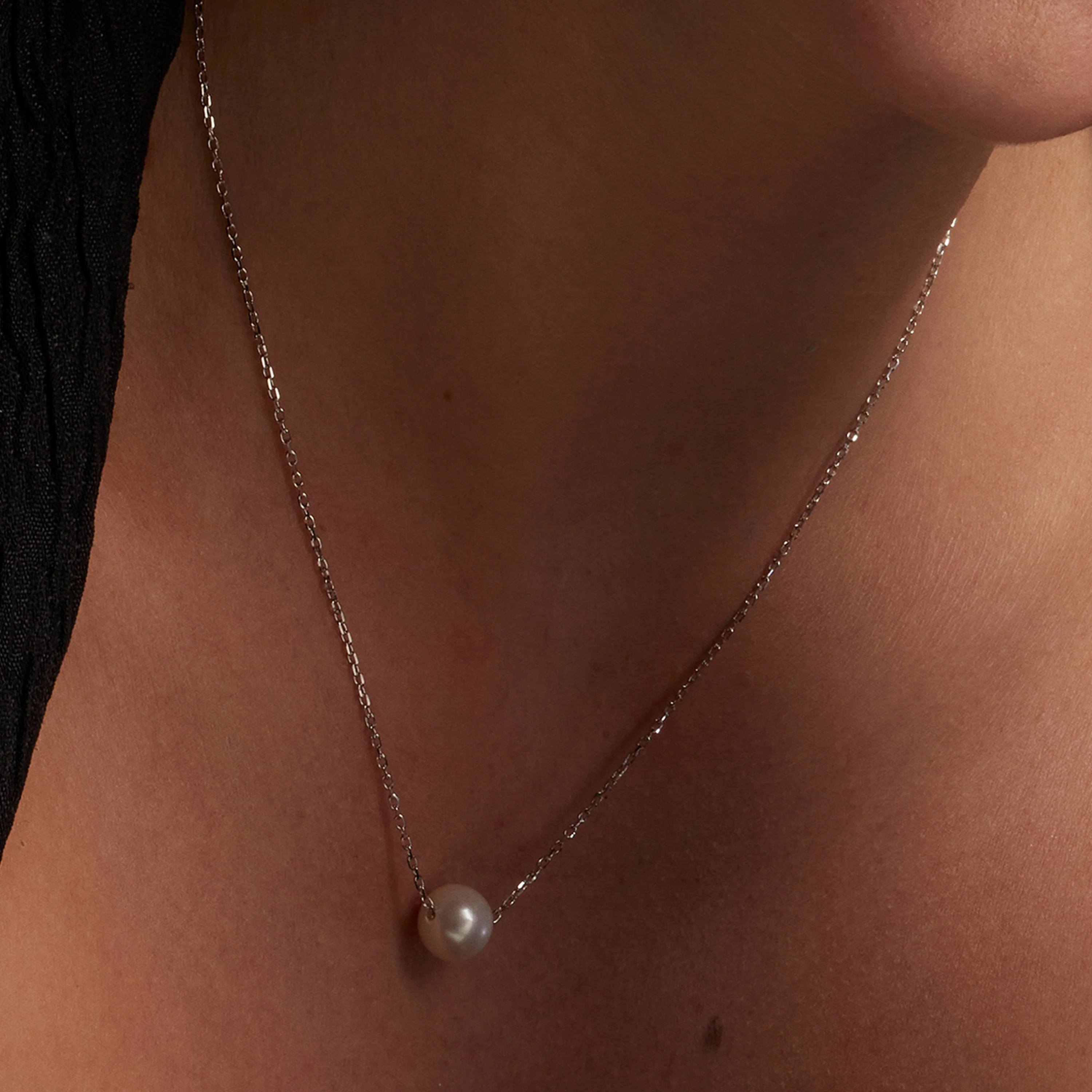 Collar de Plata de Ley 925 con Perla Blanca acabado en rodio - Sadah - Image 4