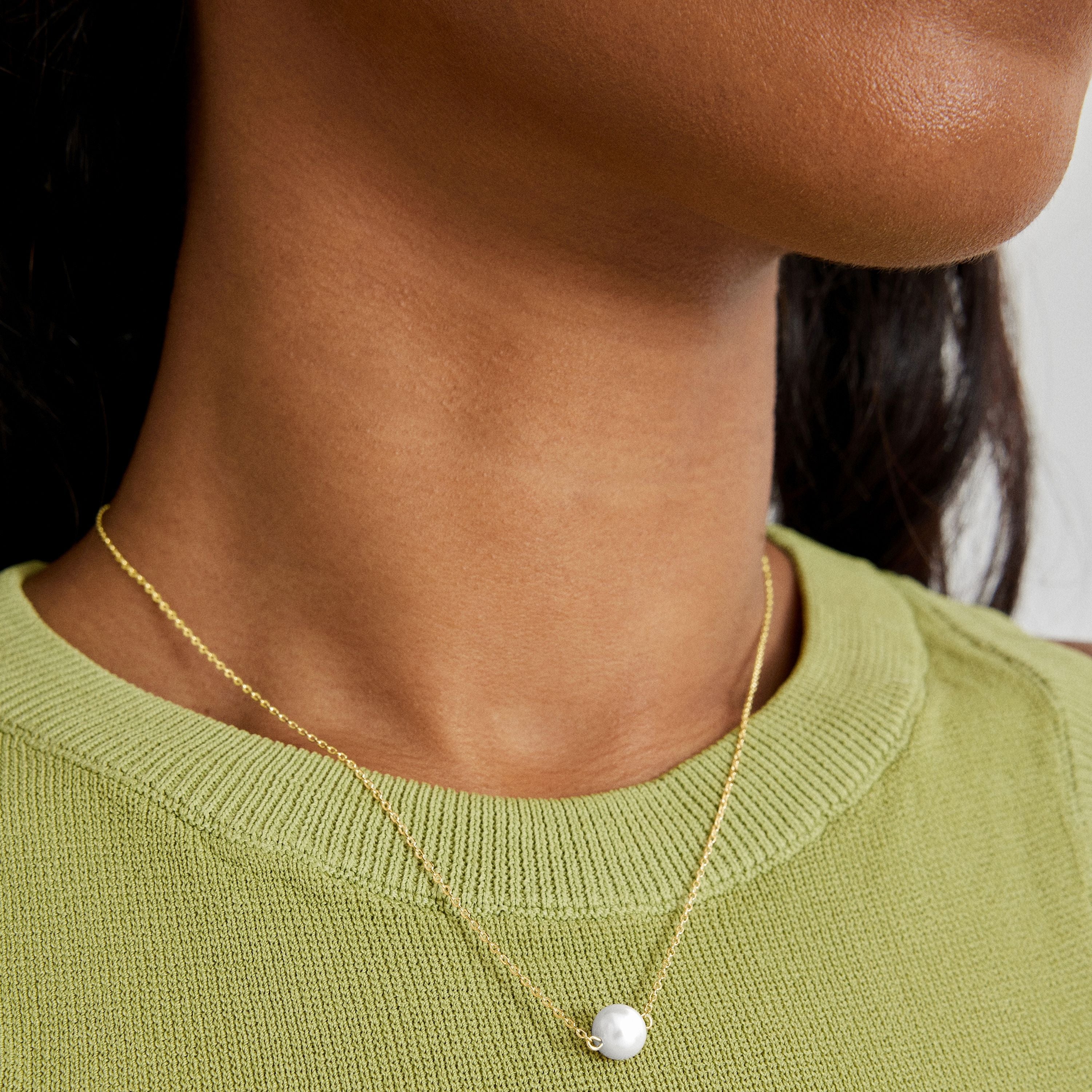 Collar de Plata de Ley 925 con Perla Blanca acabado en oro amarillo 18K - Sadah - Image 4