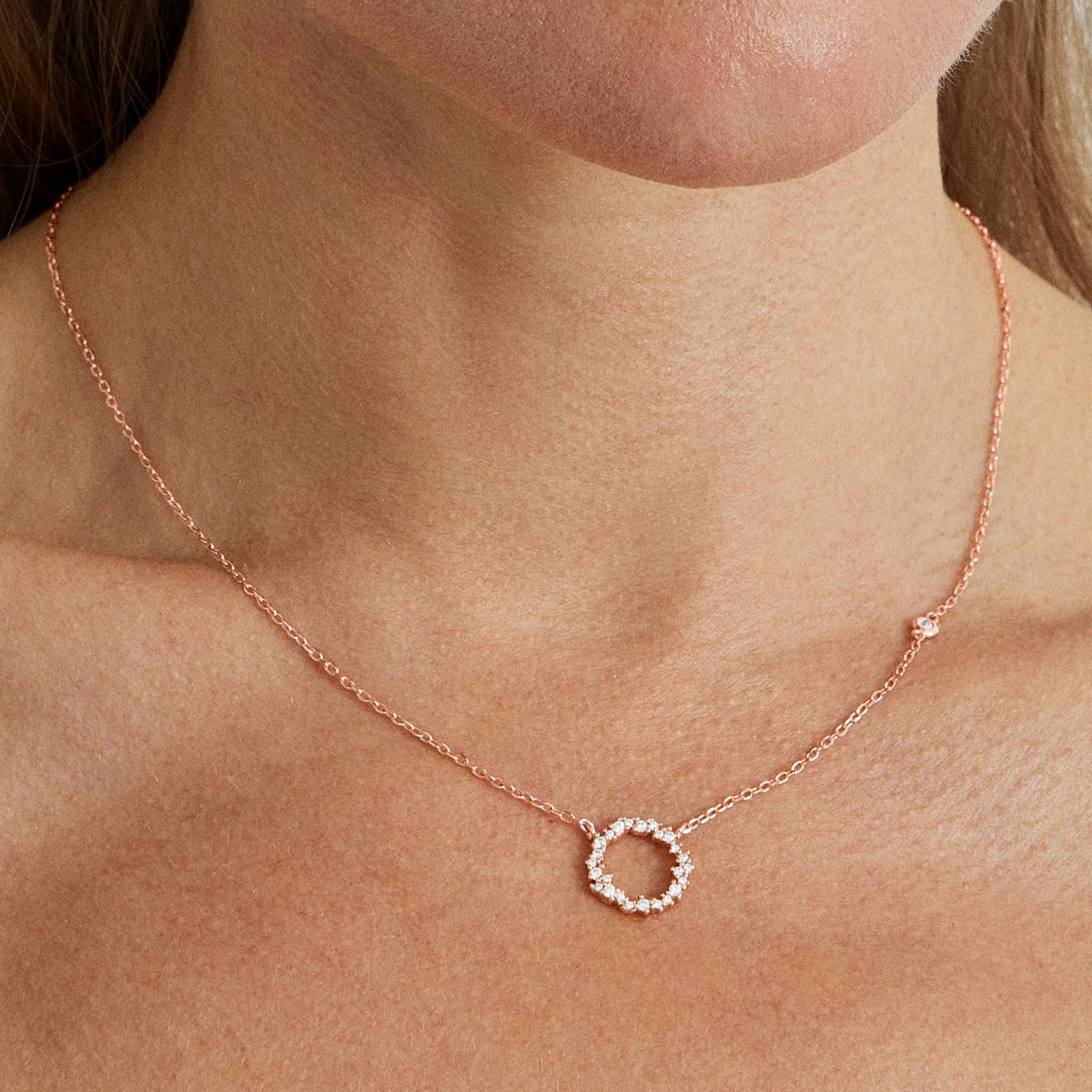 Collar de Plata de Ley 925 con Circonita Brillante acabado en oro rosa 18K - Thilak - Image 3
