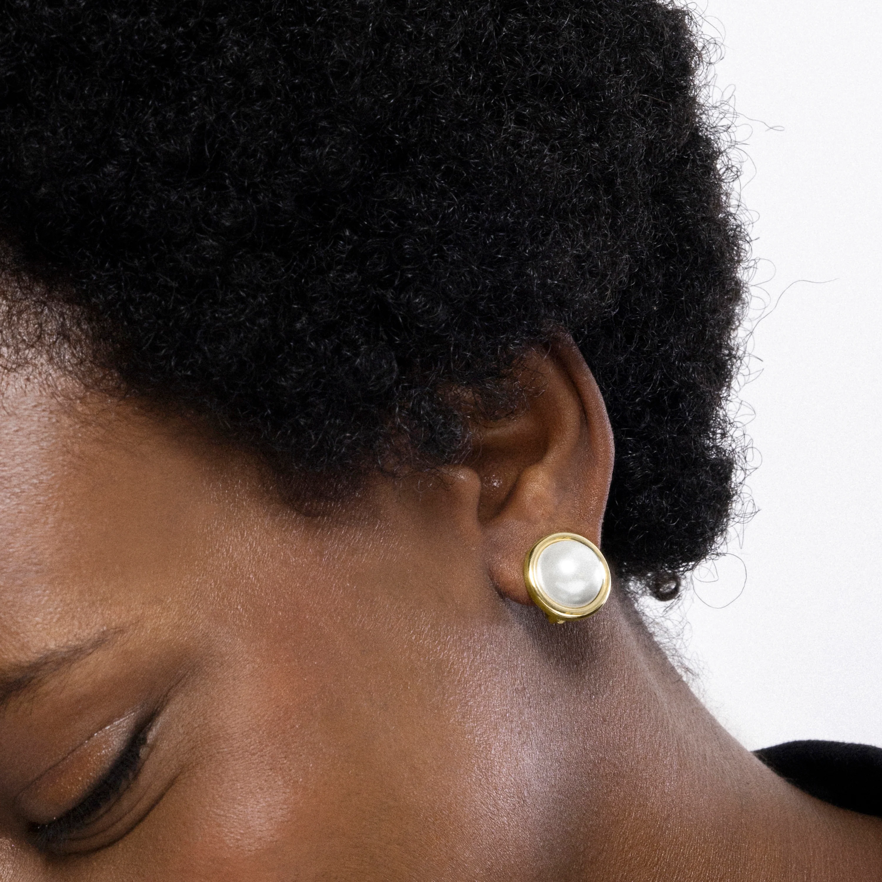 Pendientes acabados en oro amarillo 18K - Adriel - Image 3