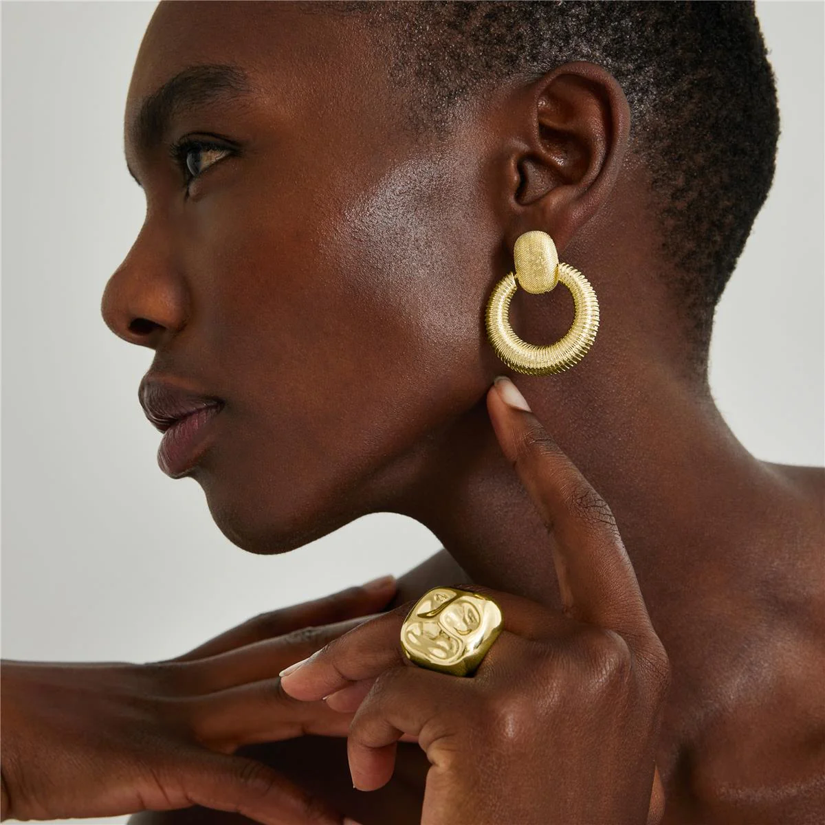 Pendientes Aiwen acabado oro 18k - Aiwen AMARILLO - Image 3