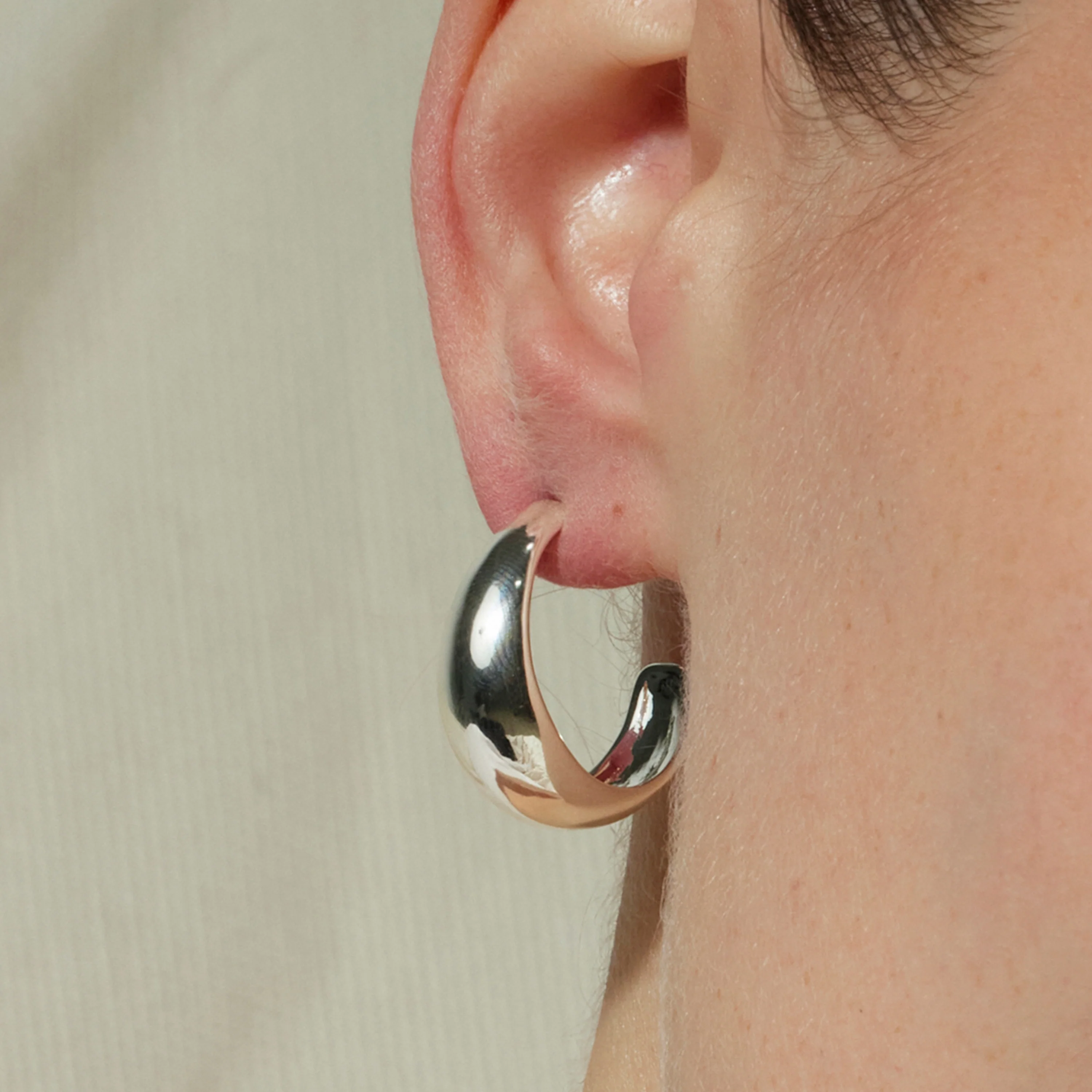 Pendientes acabados en rodio - Ami - Image 4