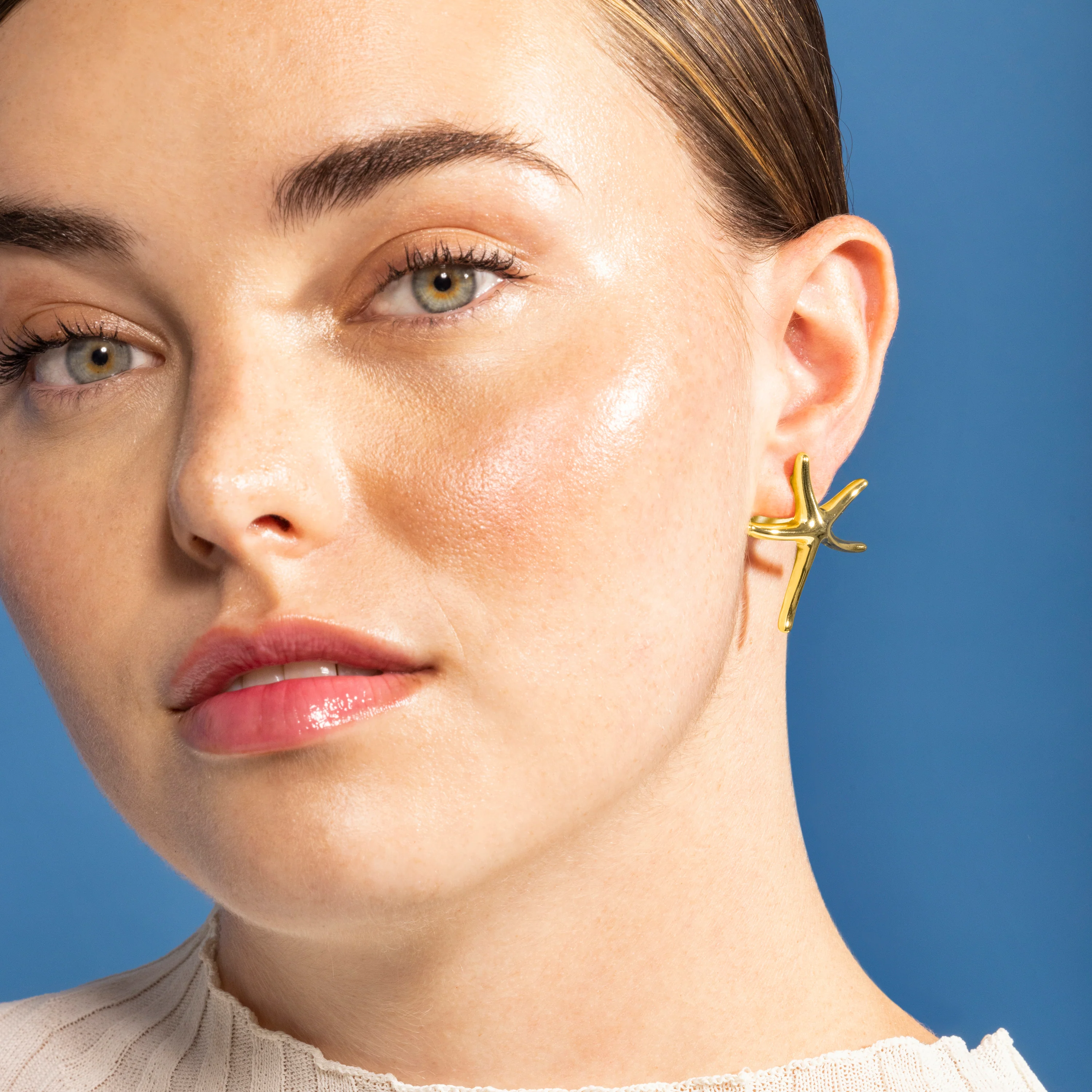 Pendientes acabados en oro amarillo 18K - Amiri - Image 2