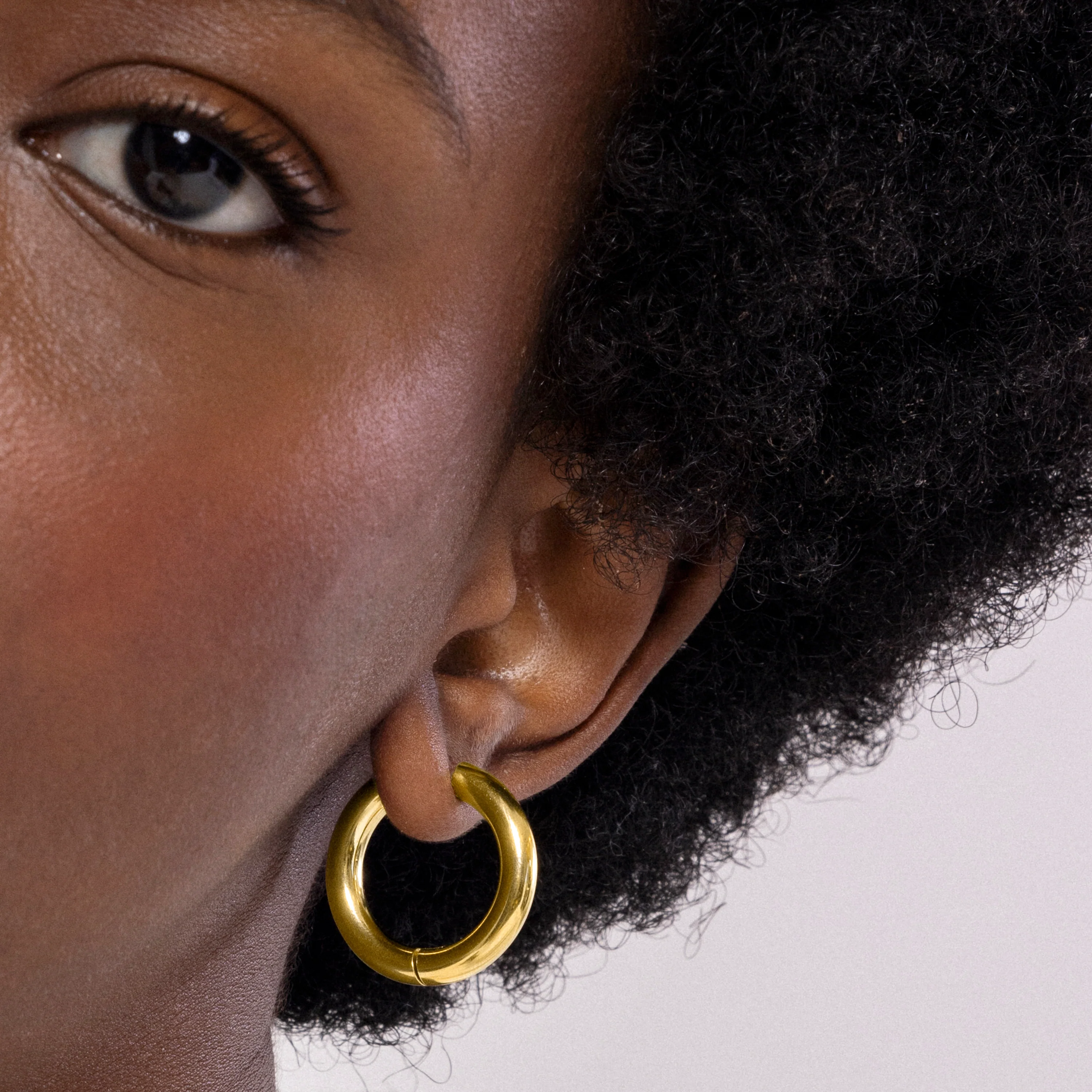 Pendientes de 13,5mm de diámetro acabado Oro Amarillo de 18k - Amyck - Image 3