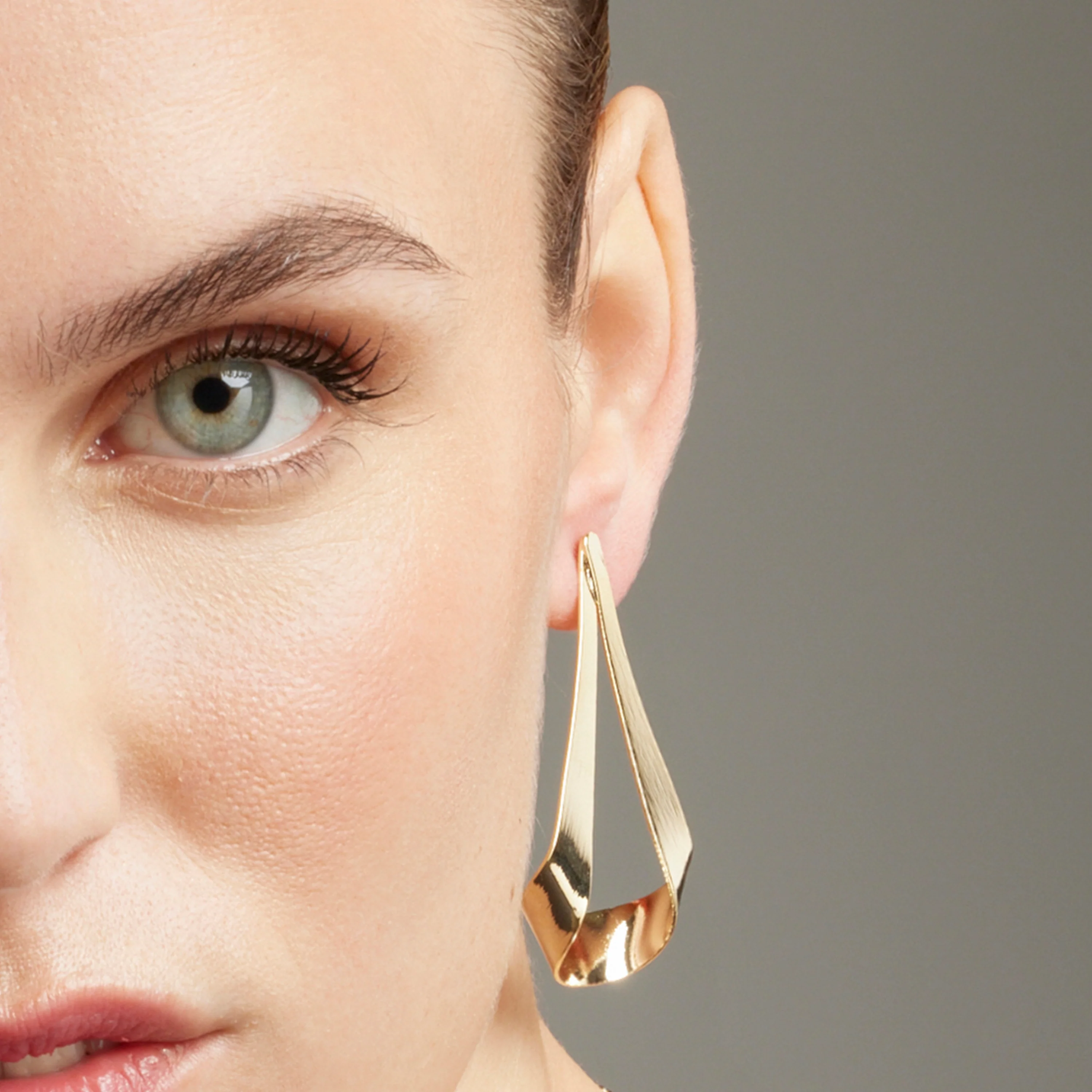 Pendientes acabados en oro amarillo 18K - Anaot - Image 4