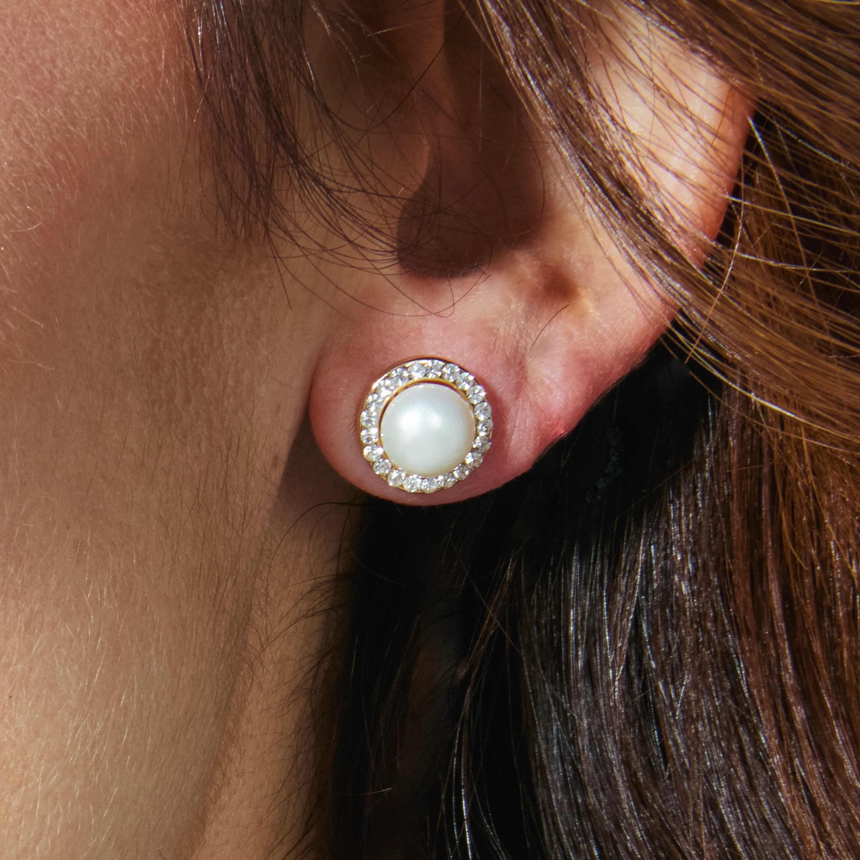 Pendientes con Perla Blanca acabado oro 18k - Basnik - Image 4