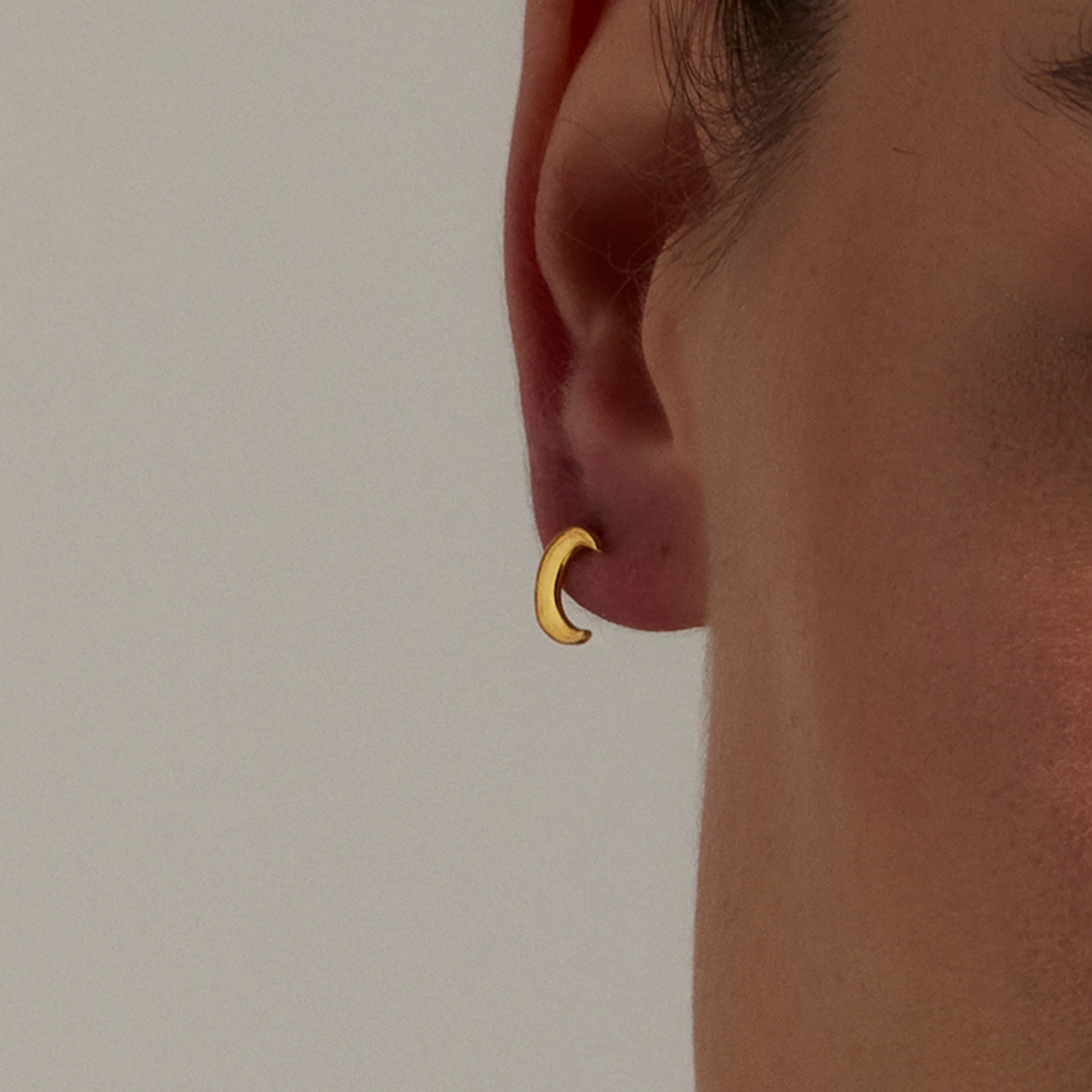 Pendientes de Plata de Ley 925 acabados en oro amarillo 18K - Crescent - Image 4