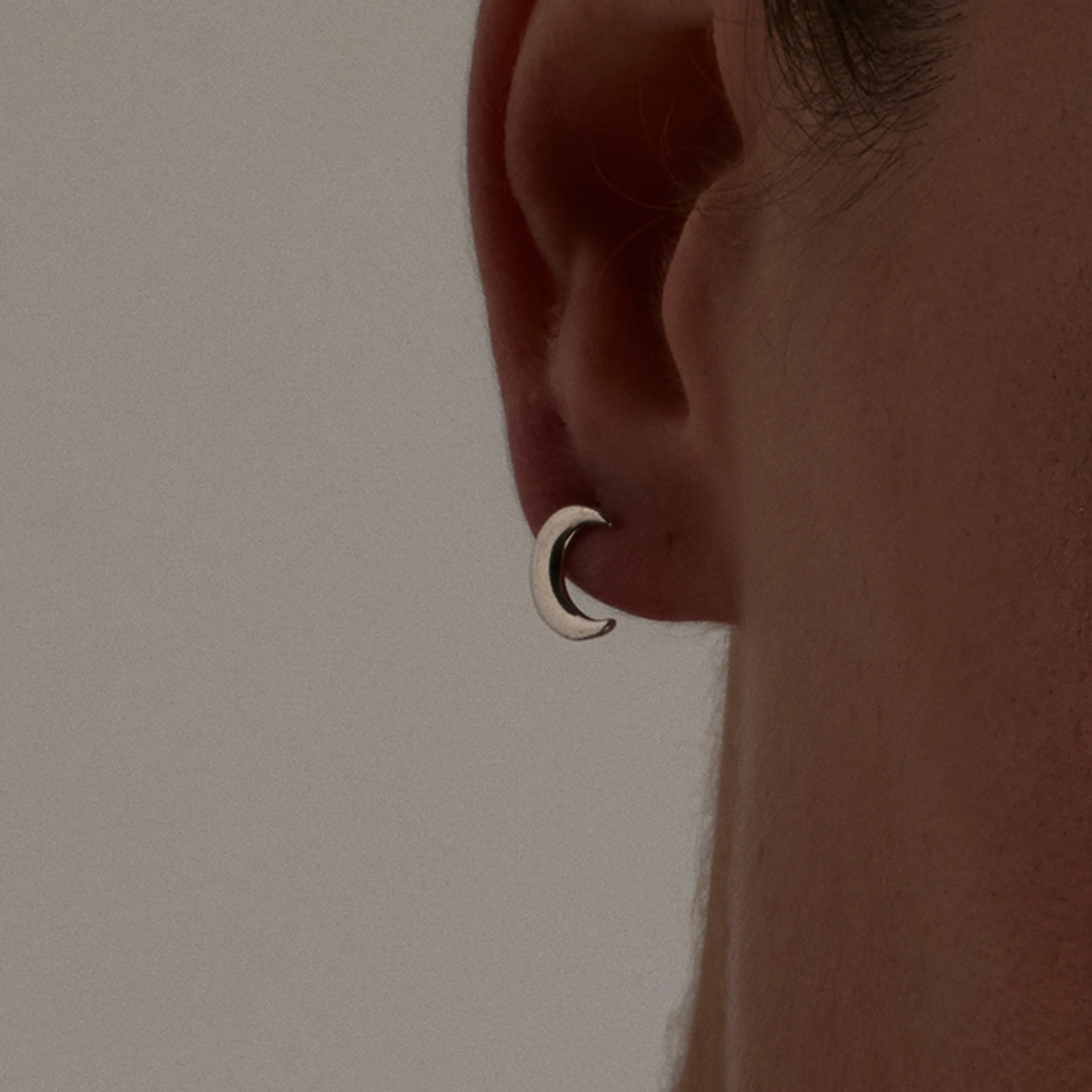 Pendientes de Plata de Ley 925 acabados en rodio - Crescent - Image 4