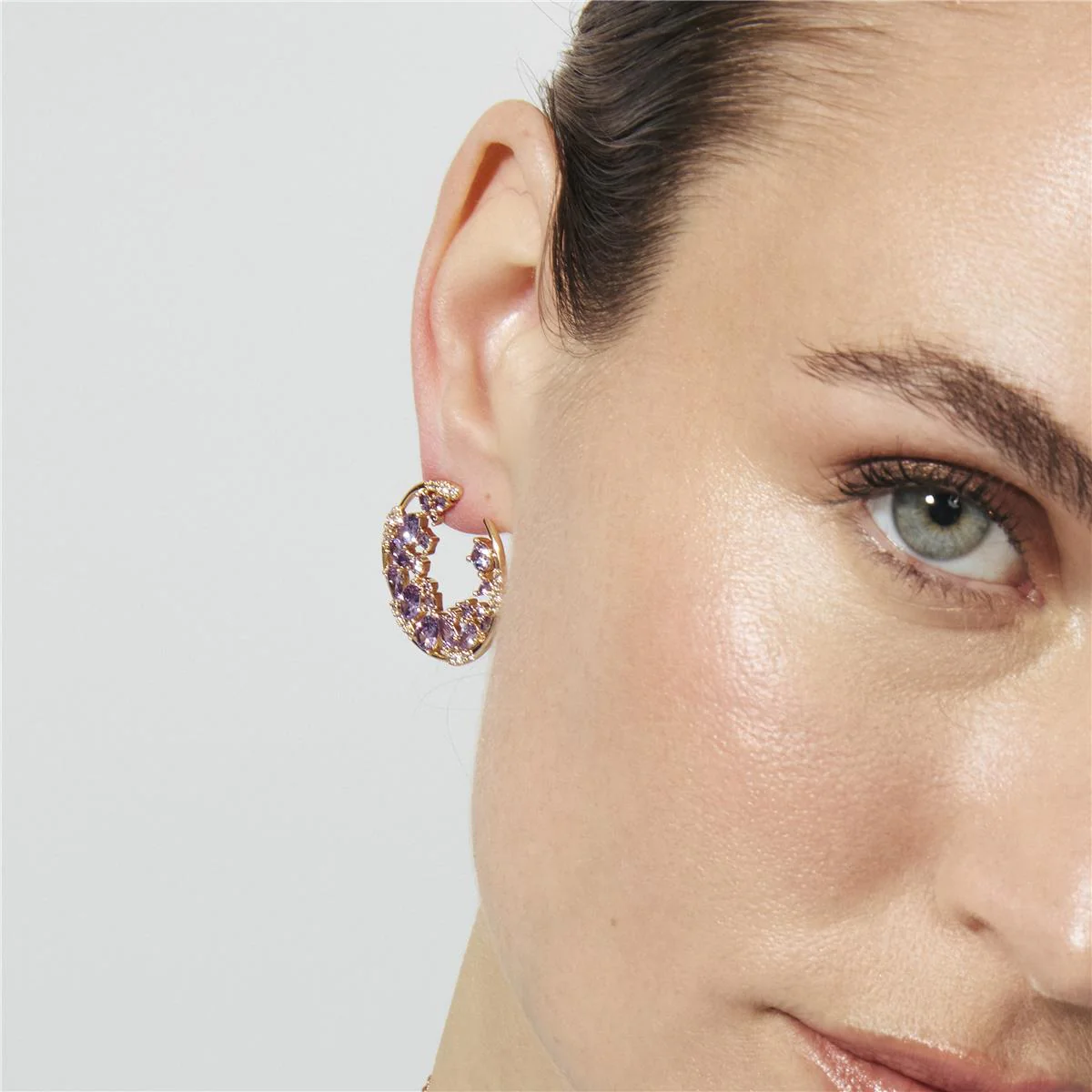 Pendientes de Circonita Amatista acabado en oro rosa de 18k - Sabach - Image 6