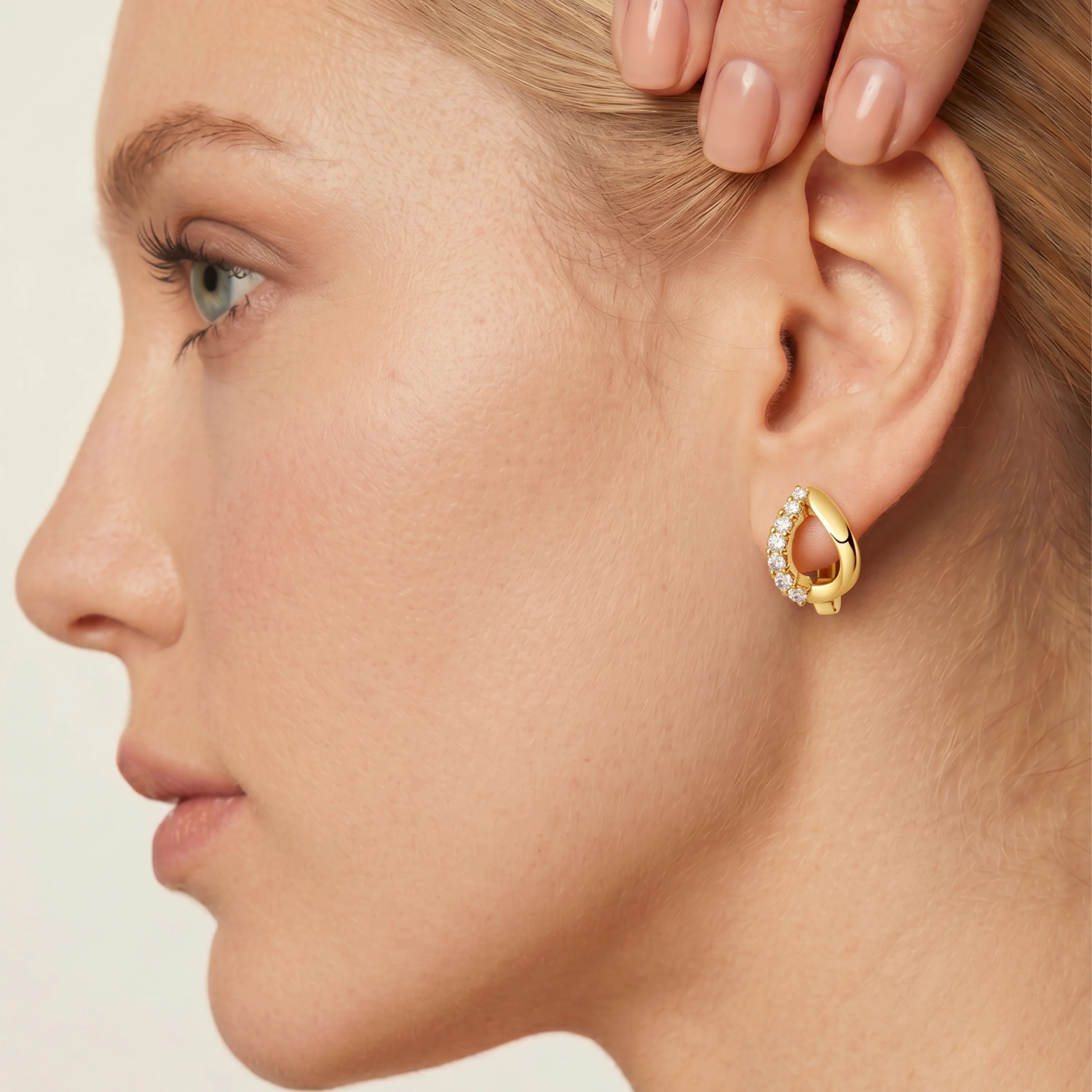 Pendientes de Circonita Brillante acabado en oro amarillo de 18k - Miruc - Image 4