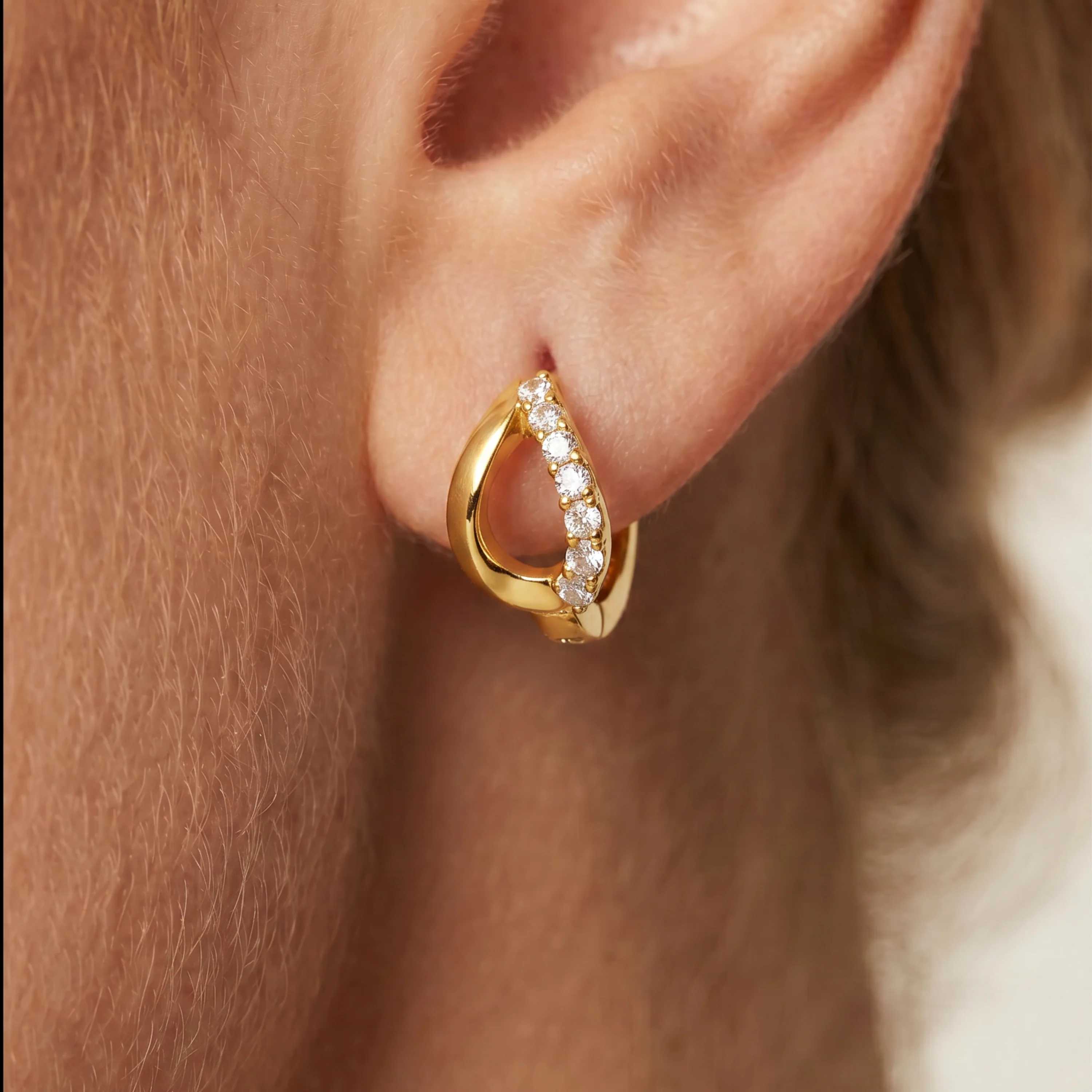 Pendientes de Circonita Brillante acabado en oro amarillo de 18k - Miruc - Image 6