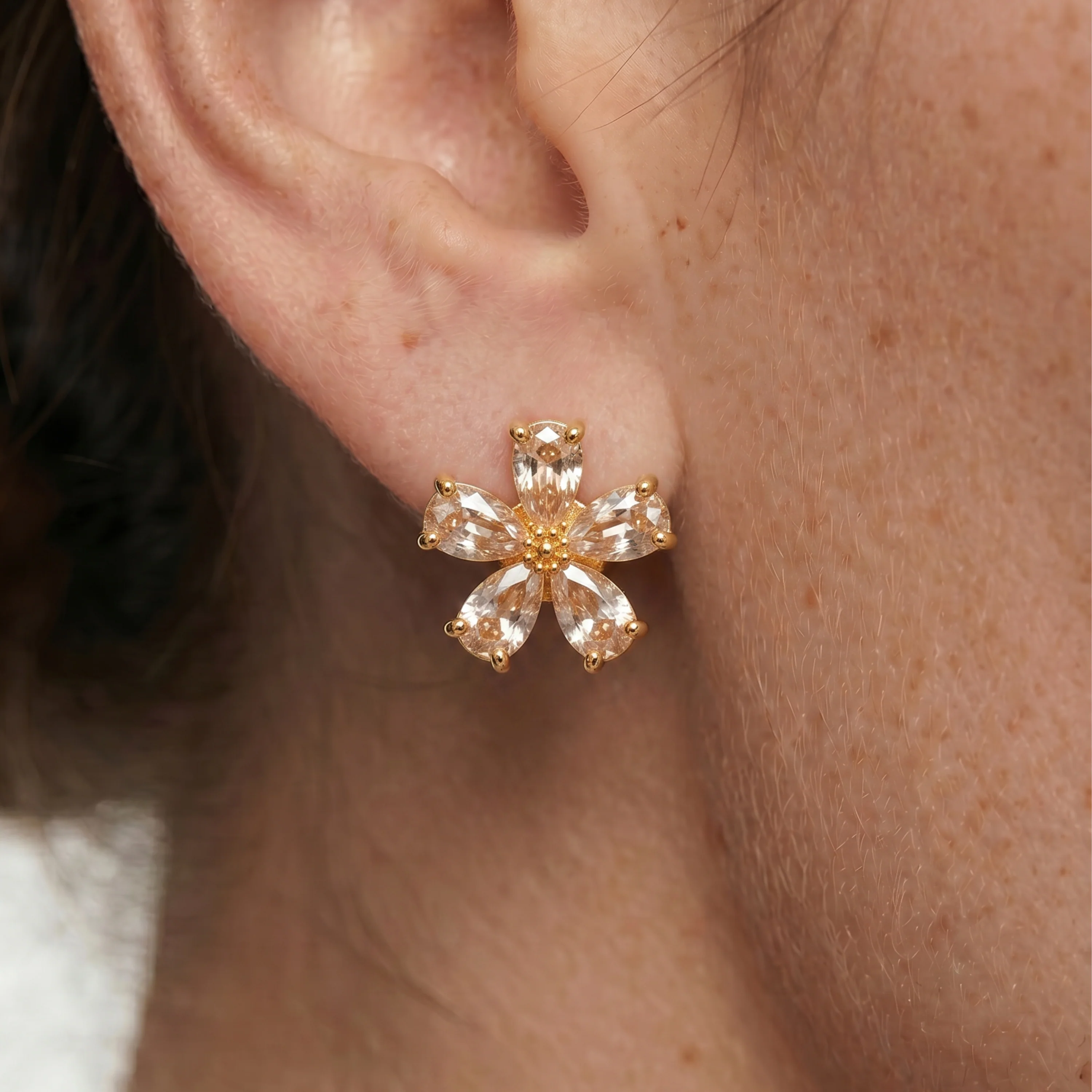 Pendientes de Circonita Brillante acabado en oro amarillo de 18k - Shayus - Image 6