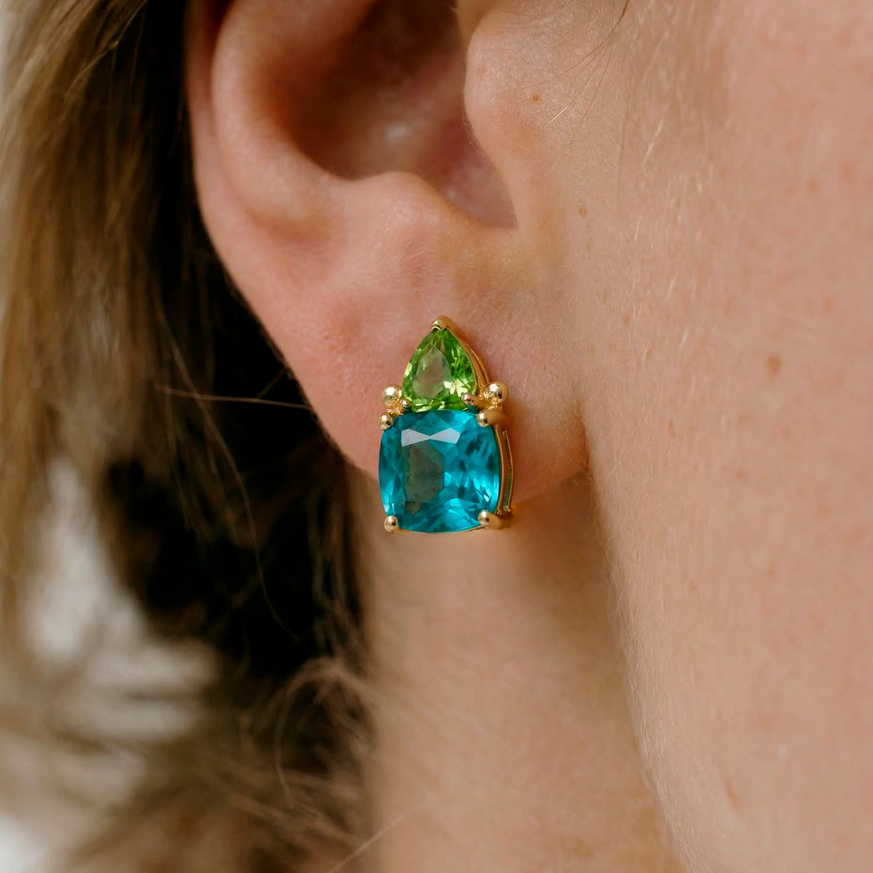 Pendientes de Cuarzo hidrotermal verde paraiba acabado en oro amarillo de 18k - Ilkan - Image 6