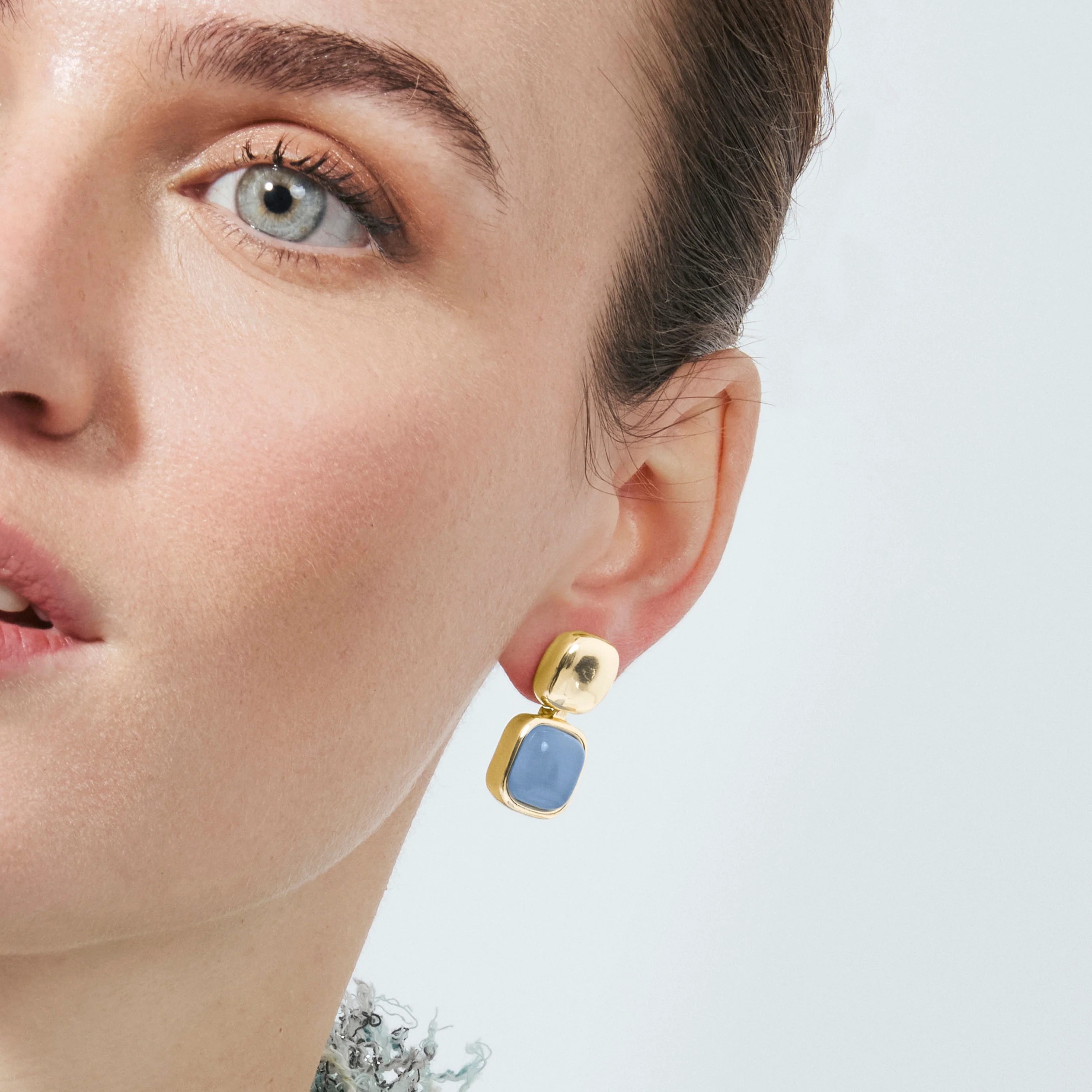 Pendientes de Ojo de Gato Azul acabado en oro amarillo de 18k - Laroi - Image 6
