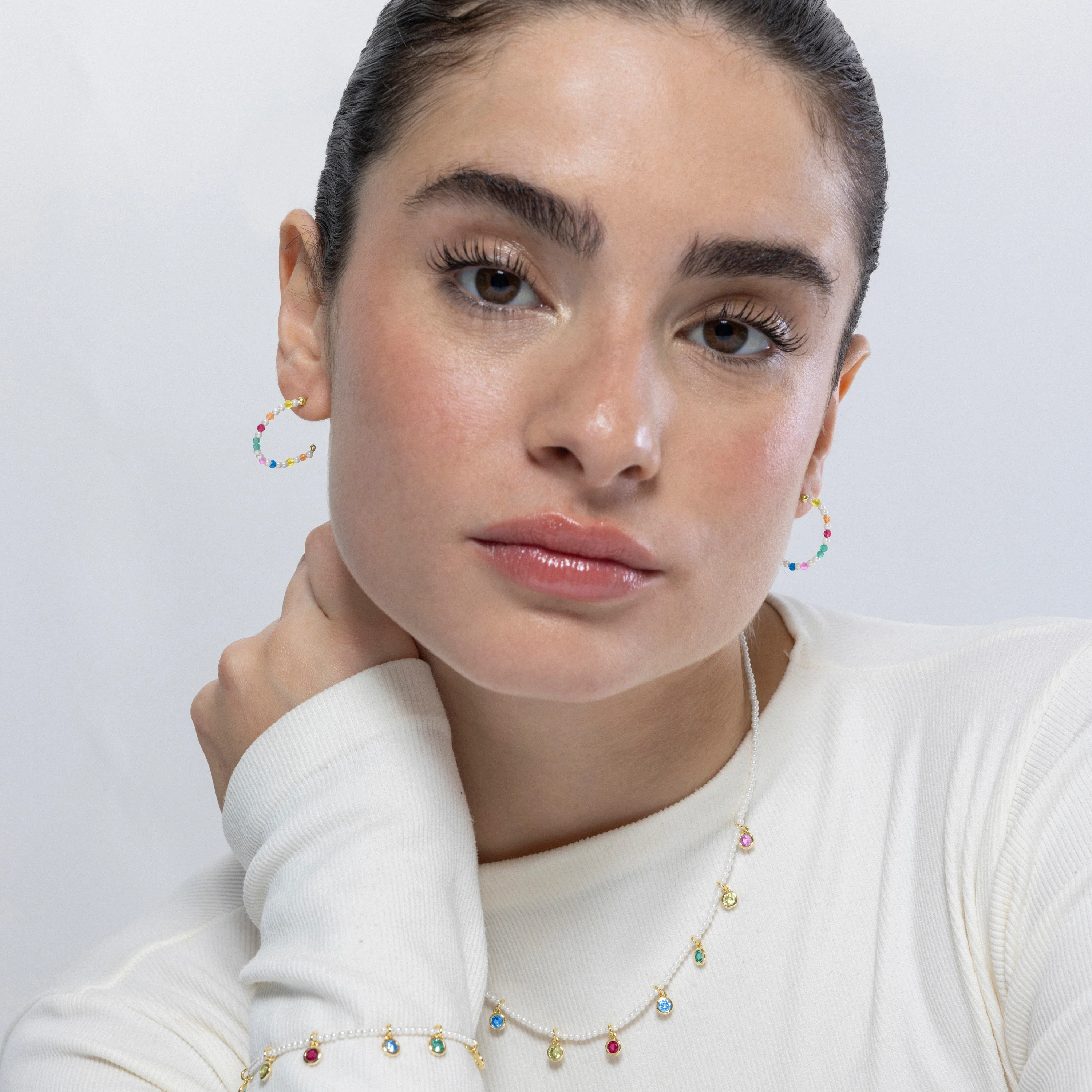 Pendientes de Plata de Ley 925 y Perla Blanca acabados en oro amarillo 18K - Deriz - Image 2