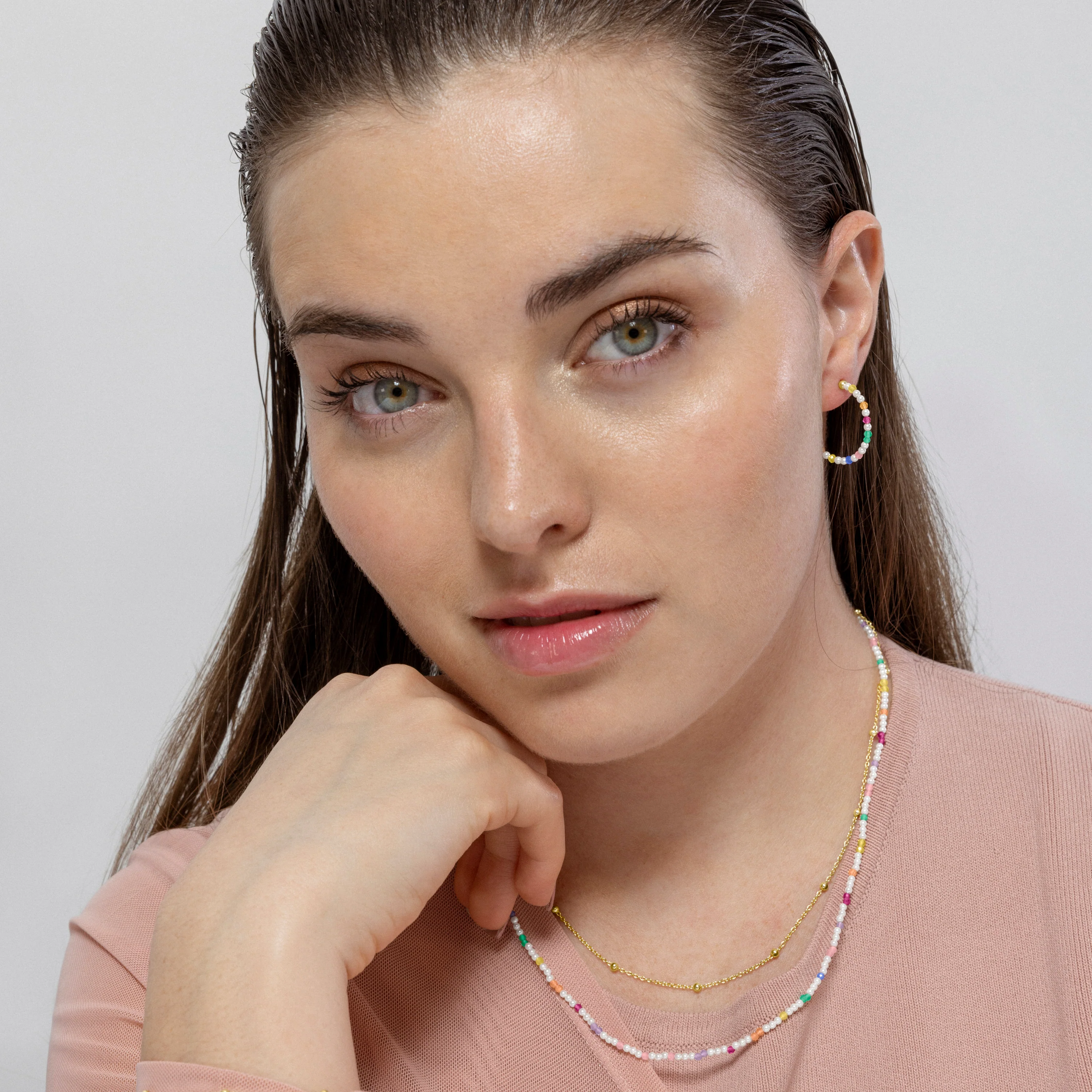 Pendientes de Plata de Ley 925 y Perla Blanca acabados en oro amarillo 18K - Deriz - Image 4