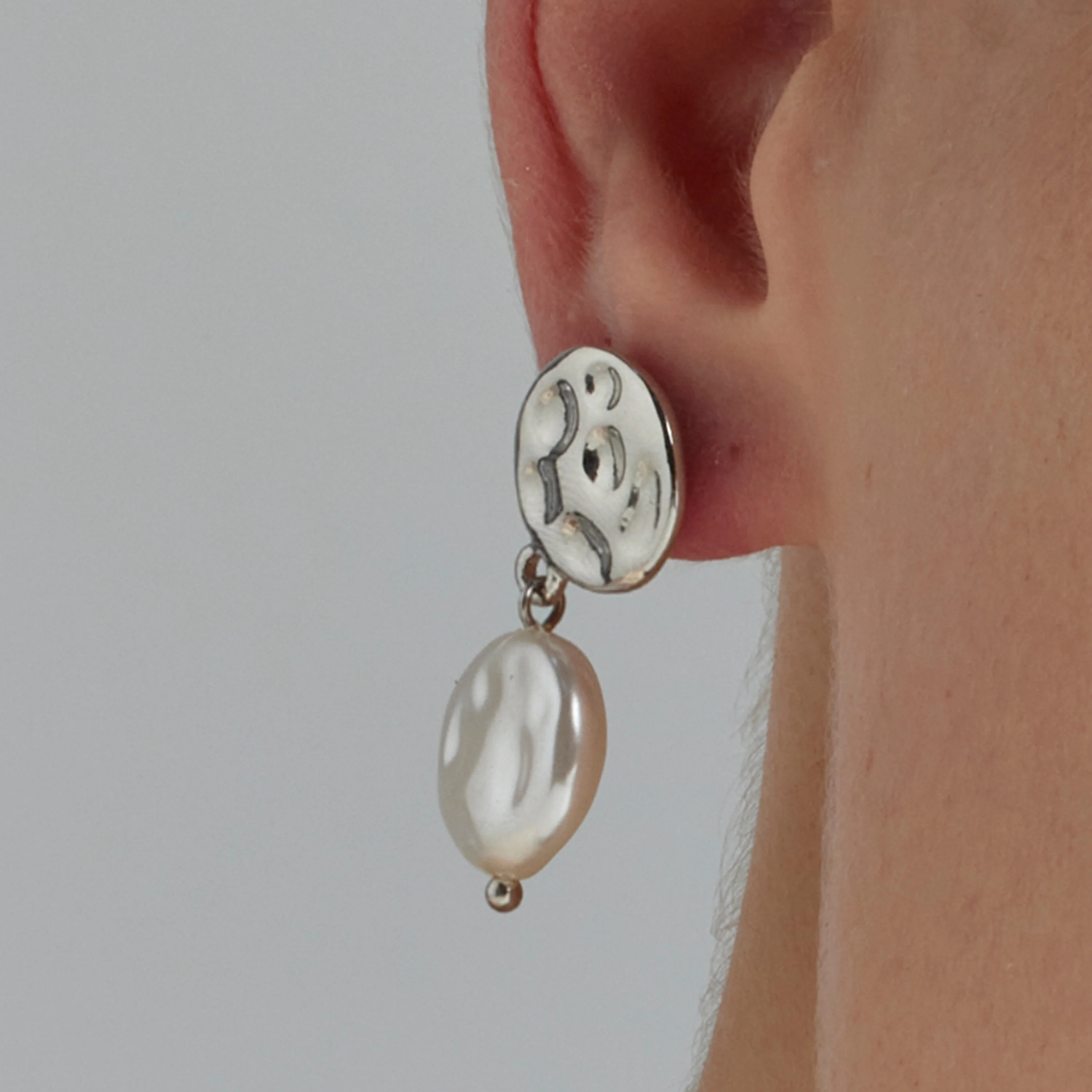 Pendientes de Perla Blanca acabados en rodio - Durdana - Image 3