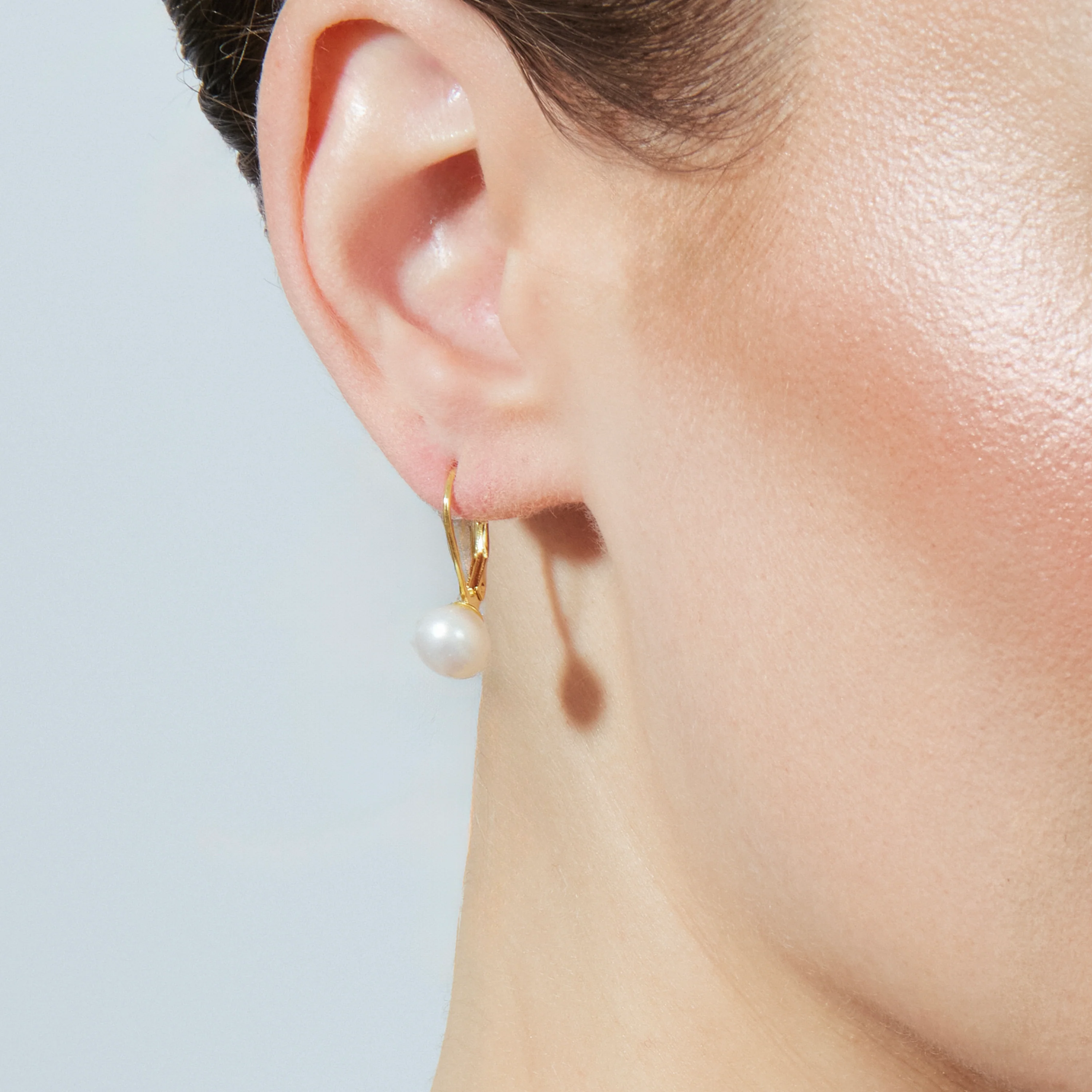 Pendientes de Plata de Ley 925 con Perla Blanca acabados en oro amarillo 18K - Essential - Image 3