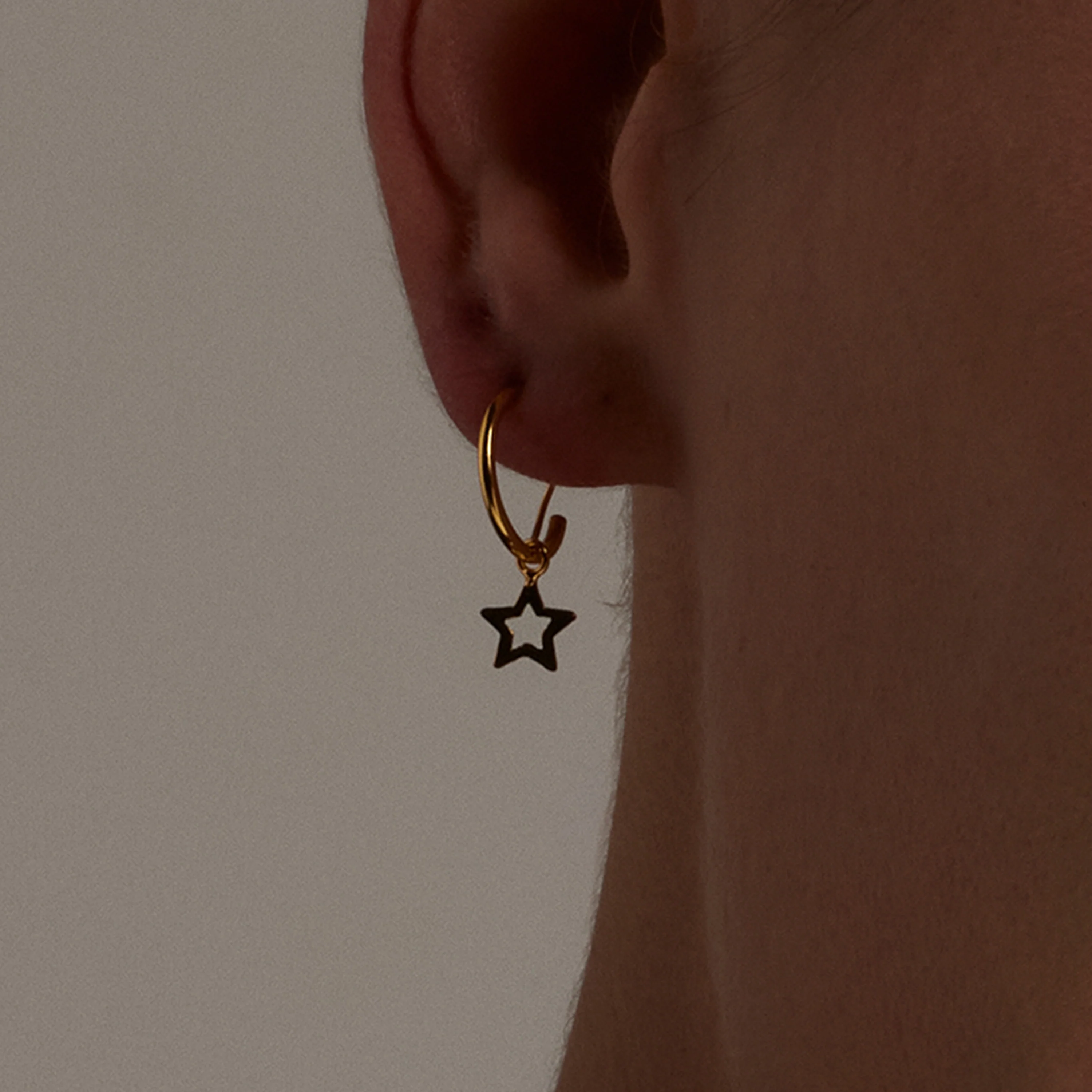 Pendientes de Plata de Ley 925 acabados en oro amarillo 18K - Essential - Image 4