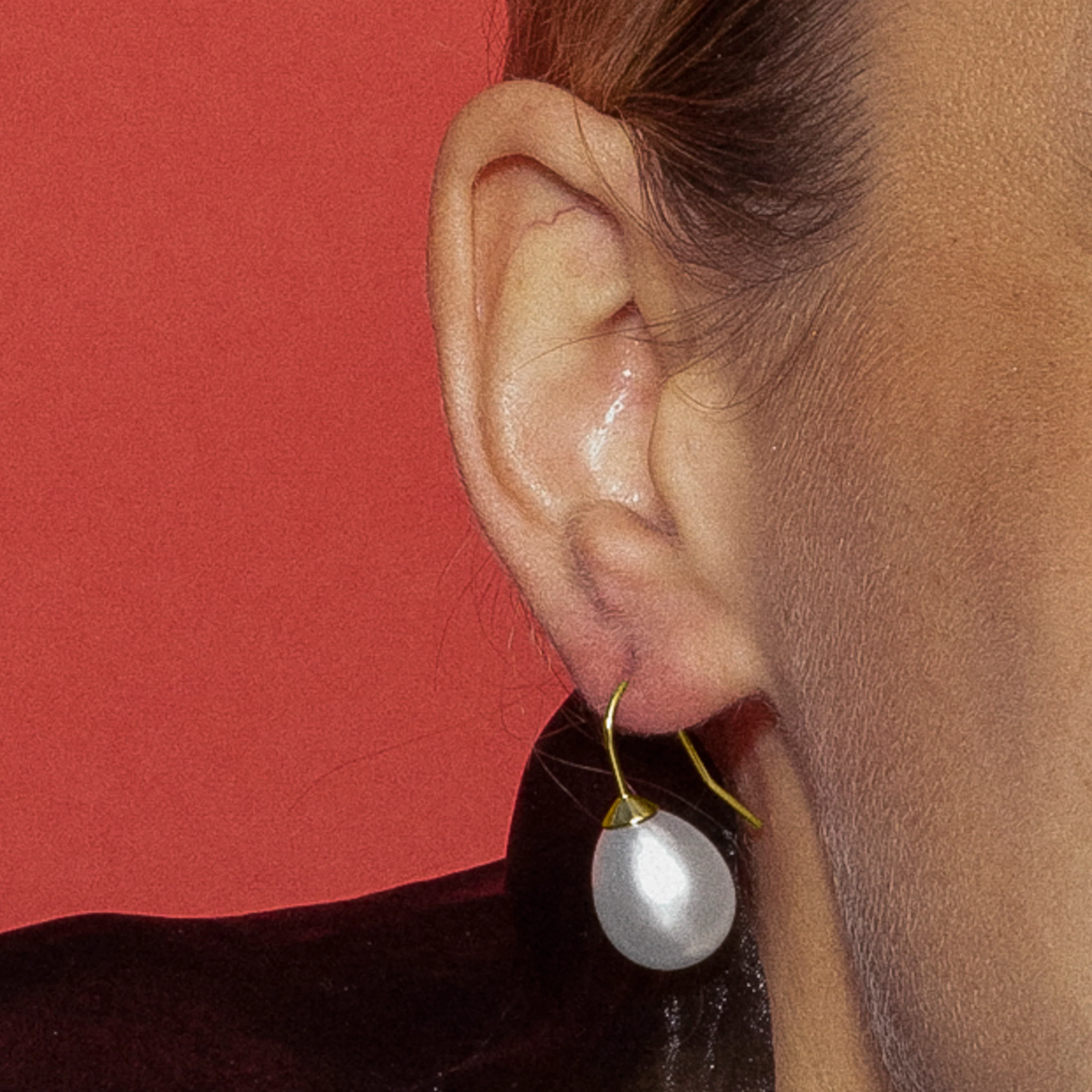 Pendientes con Perla Blanca acabado oro 18k - Gesis - Image 4