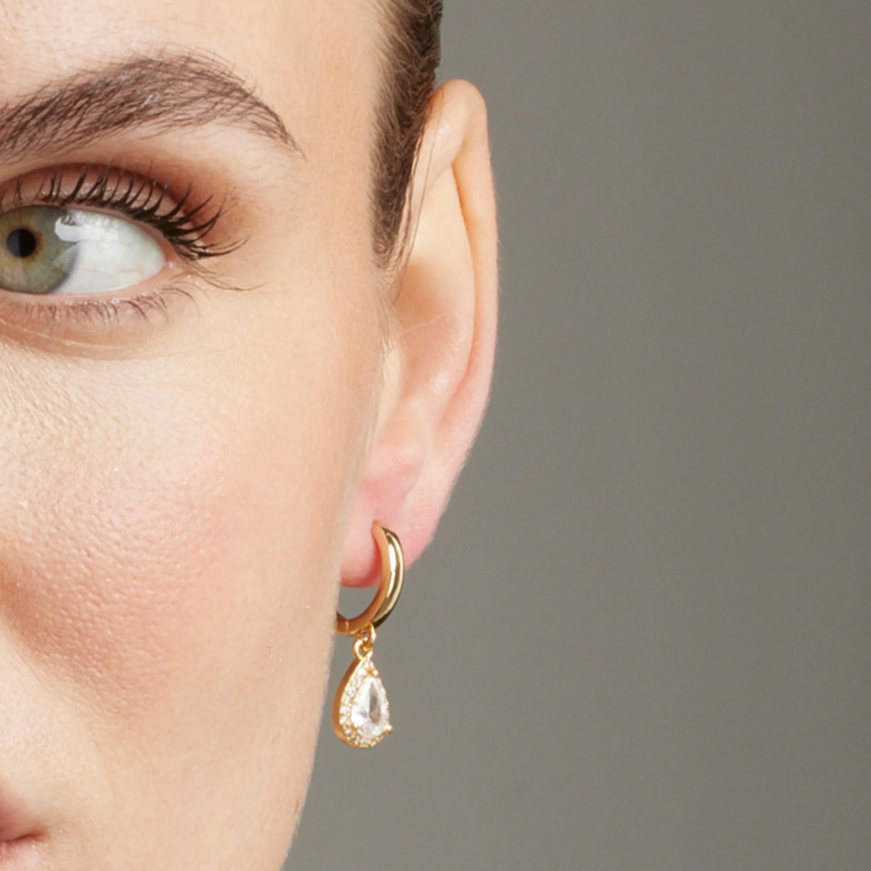 Pendientes de Circonita Brillante acabados en oro amarillo 18K - Hade - Image 4