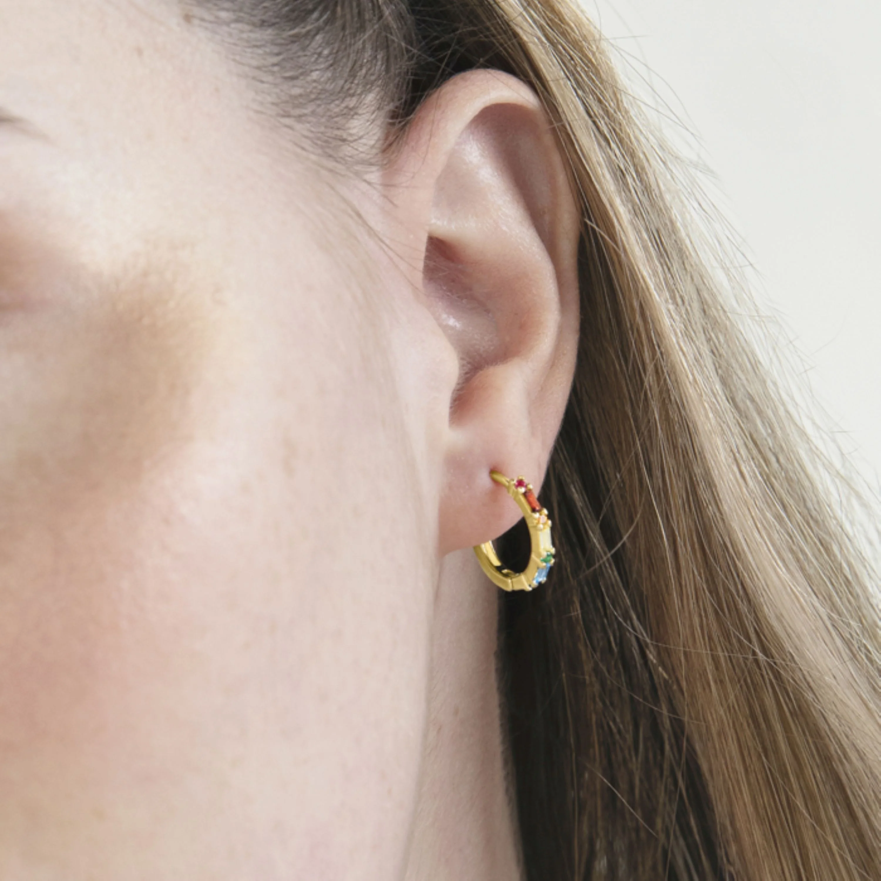 Pendientes de Plata de Ley 925 con Circonita Multicolor acabados en oro amarillo 18K - Hinnar - Image 4