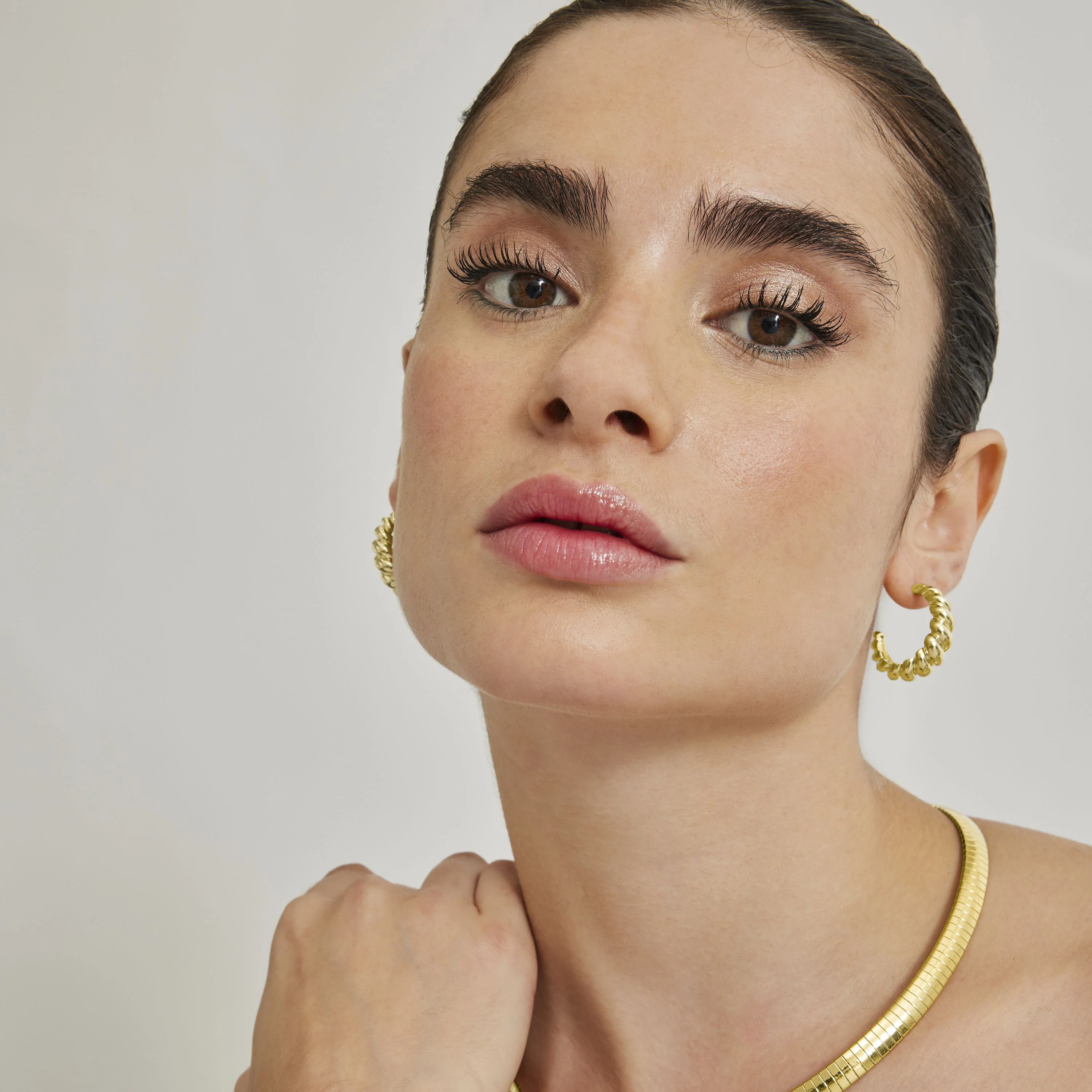 Pendientes de 16mm de diámetro acabado Oro Amarillo de 18K - Intia - Image 2