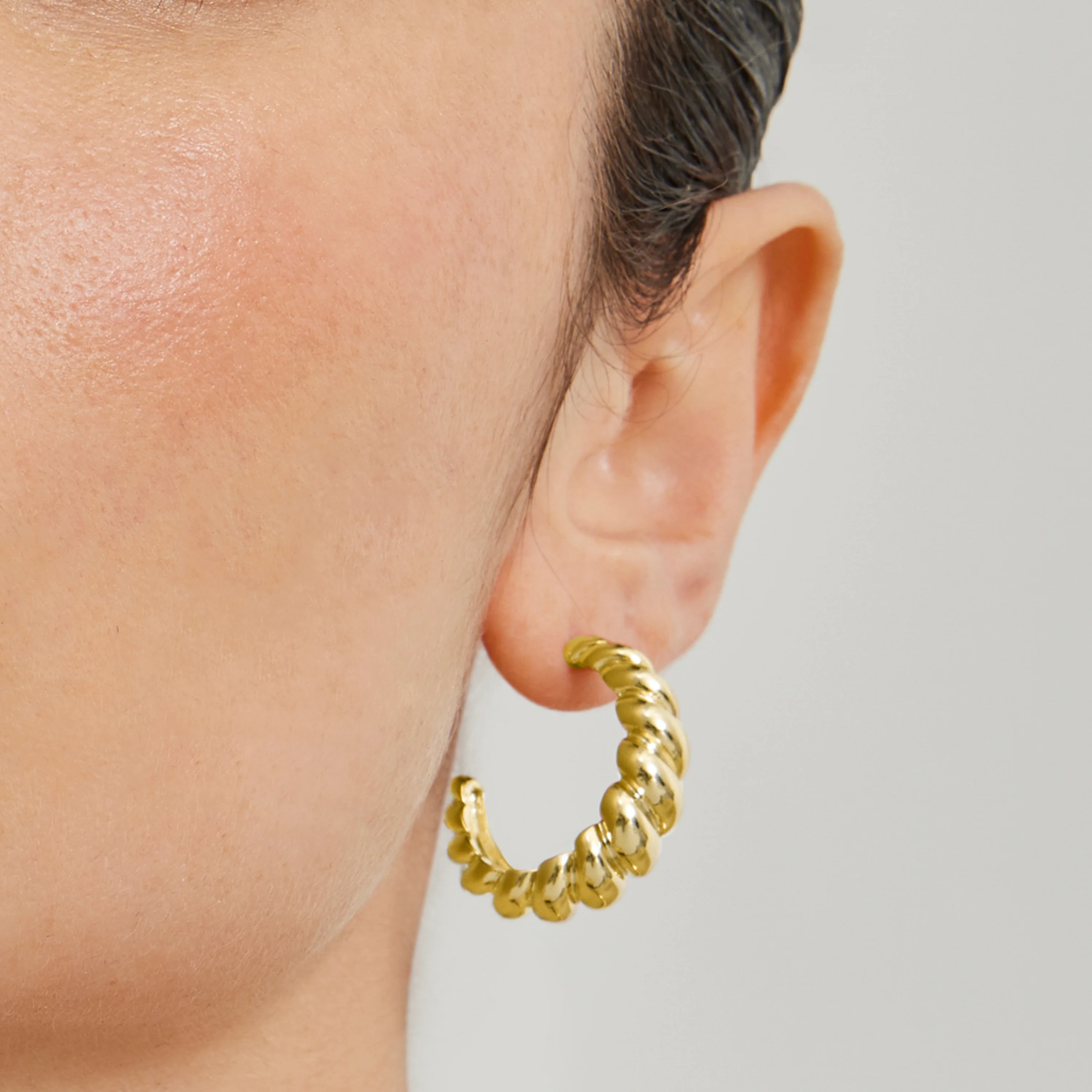 Pendientes de 16mm de diámetro acabado Oro Amarillo de 18K - Intia - Image 3