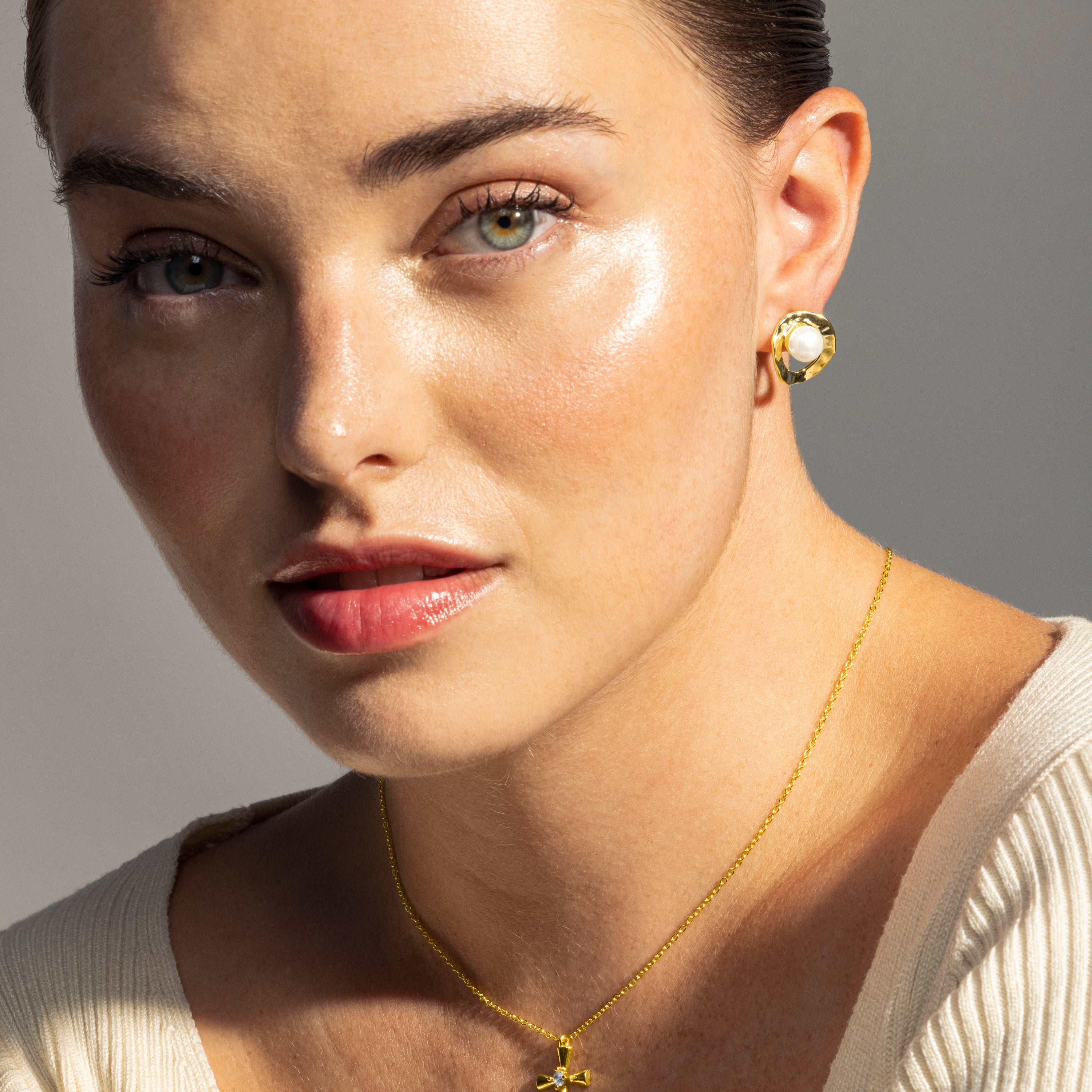 Pendientes acabados en oro amarillo 18K - Jaya - Image 6