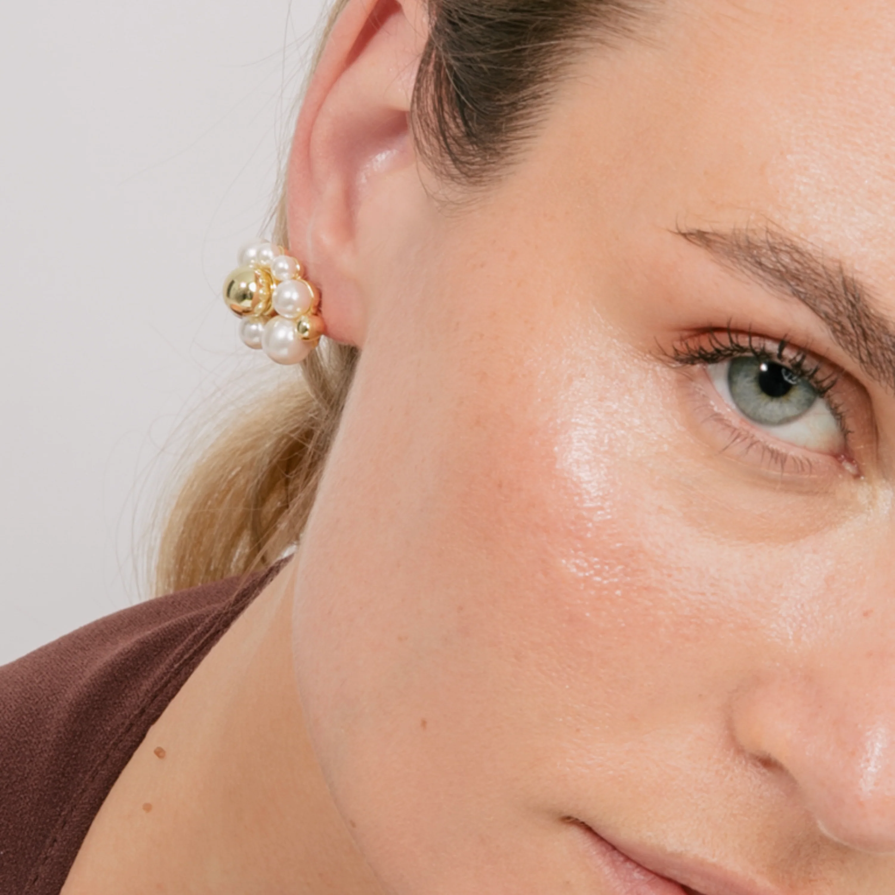 Pendientes de Perla Blanca acabado en oro amarillo 18k - Jenrak - Image 4