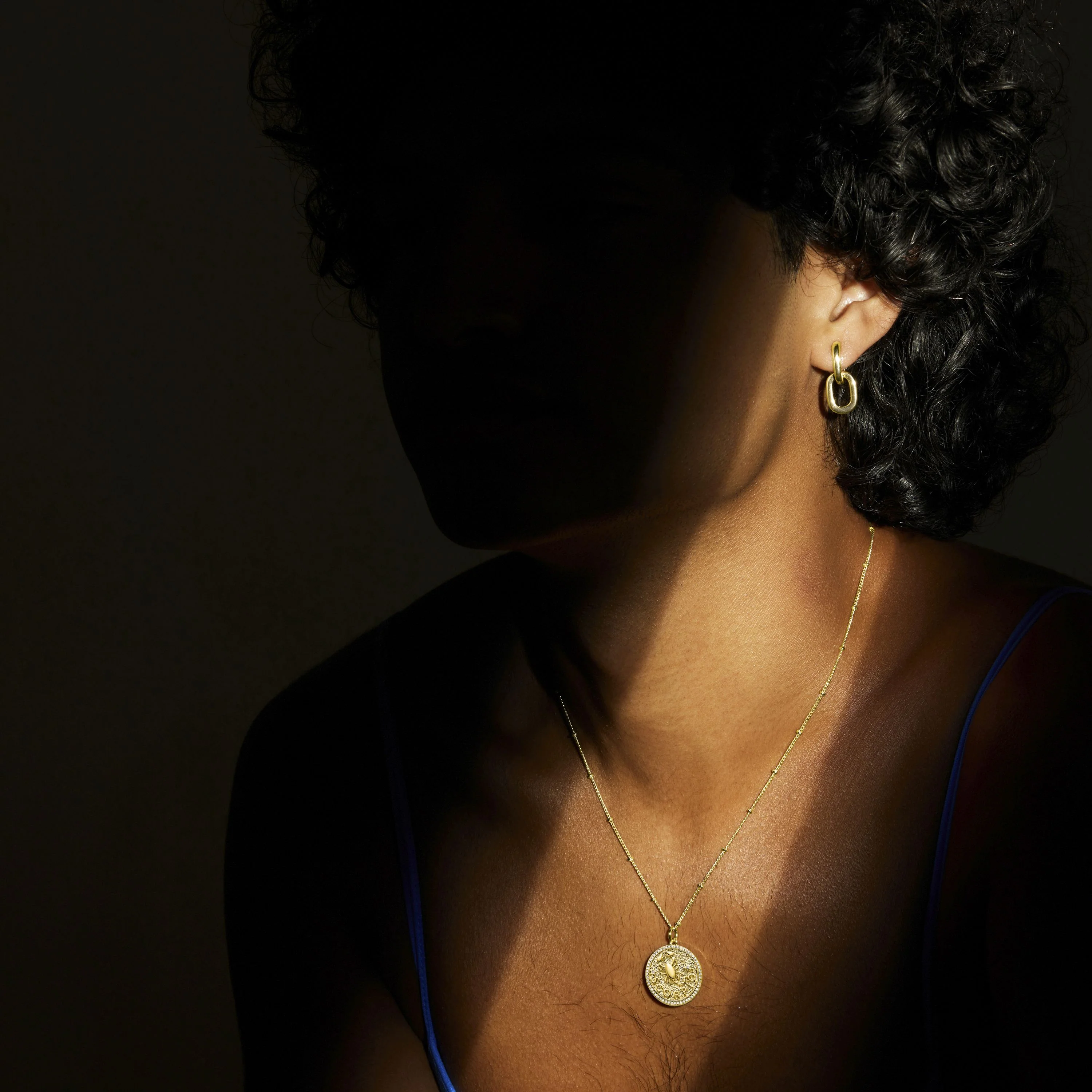 Pendientes acabados en oro amarillo 18K - Khihu - Image 2