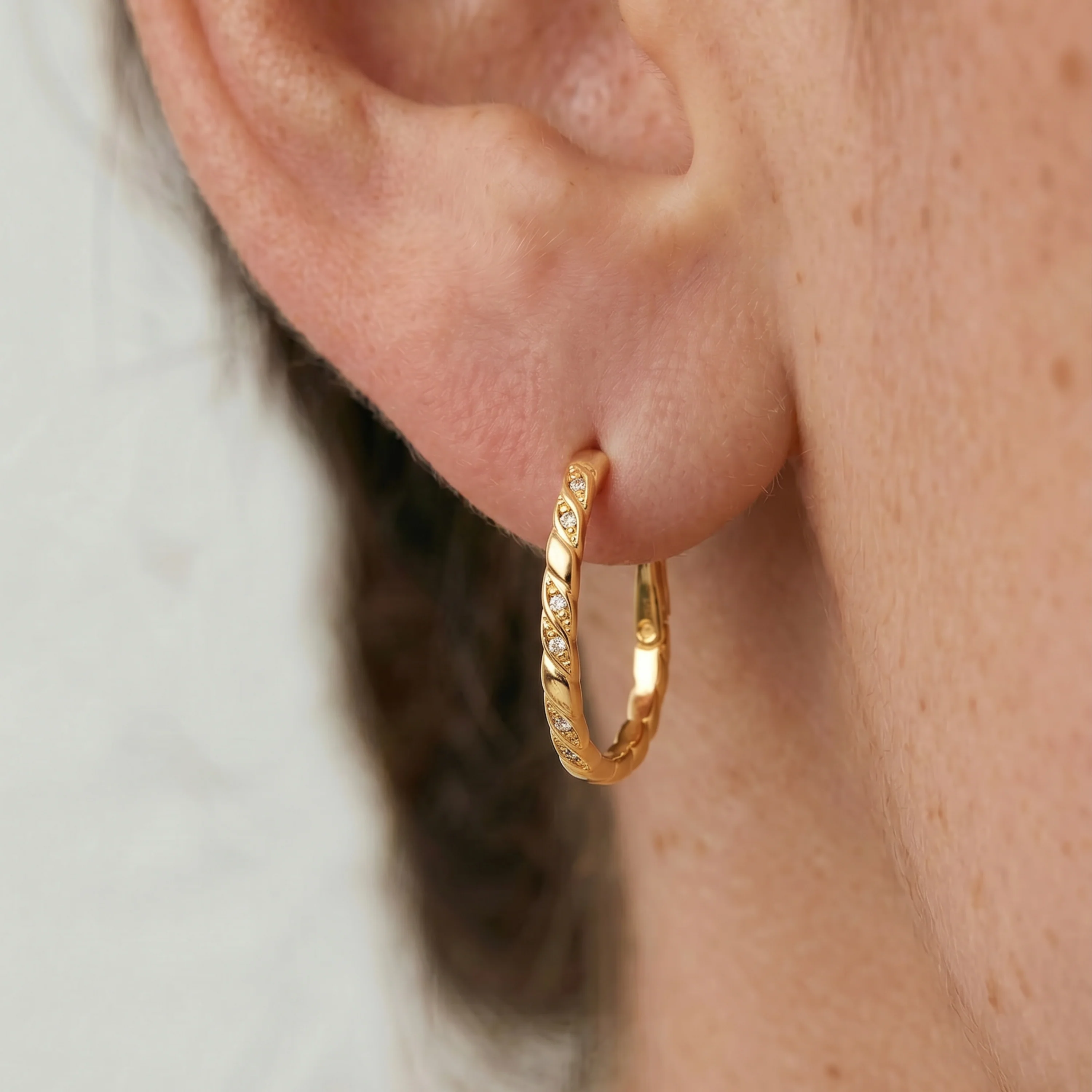 Pendientes Kruulnaz acabado oro amarillo 18k - Kruulnaz - Image 6